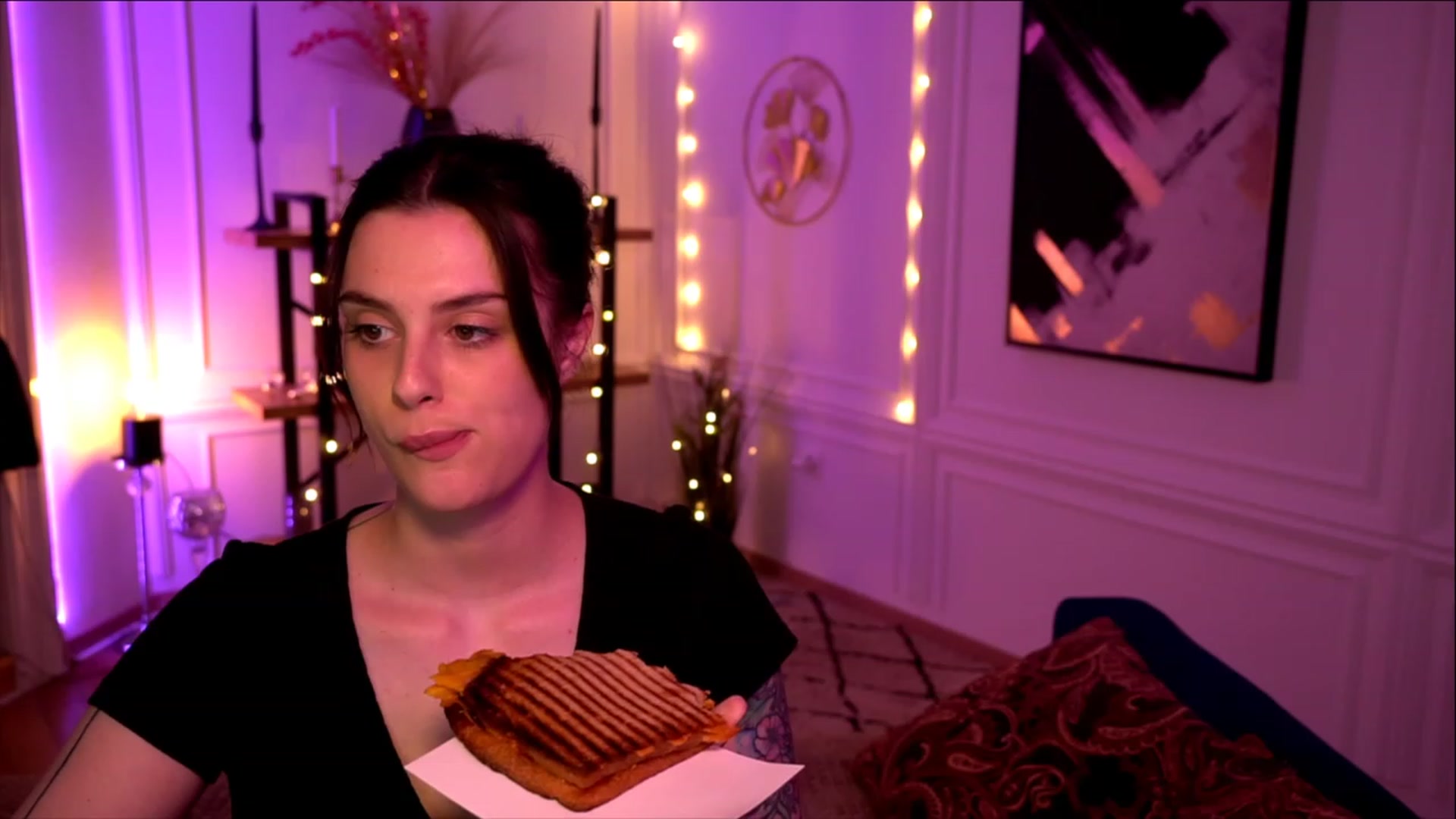 Gallery image thumbnail from lucynutty's myfreecams stream on, 05/16/2023, 19:01 image 1 of 20