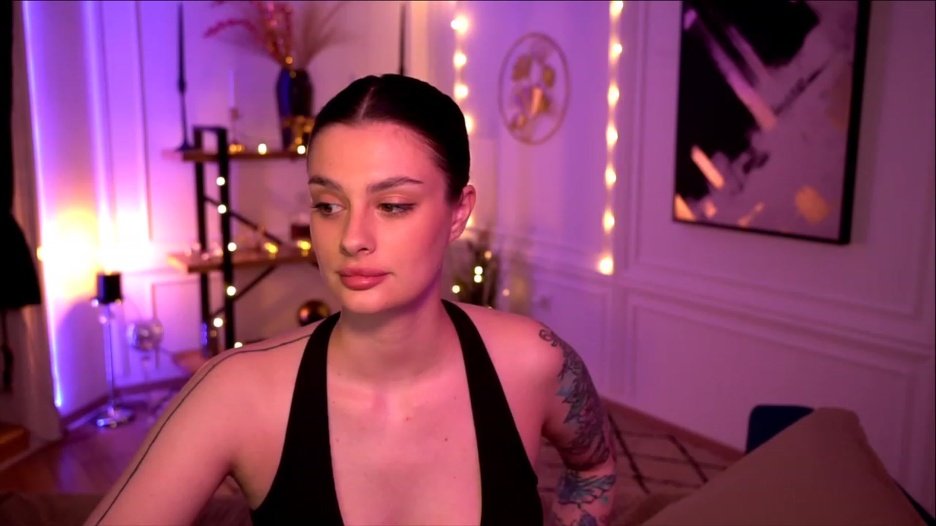 Gallery image thumbnail from lucynutty's myfreecams stream on, 05/18/2023, 16:58 image 4 of 20