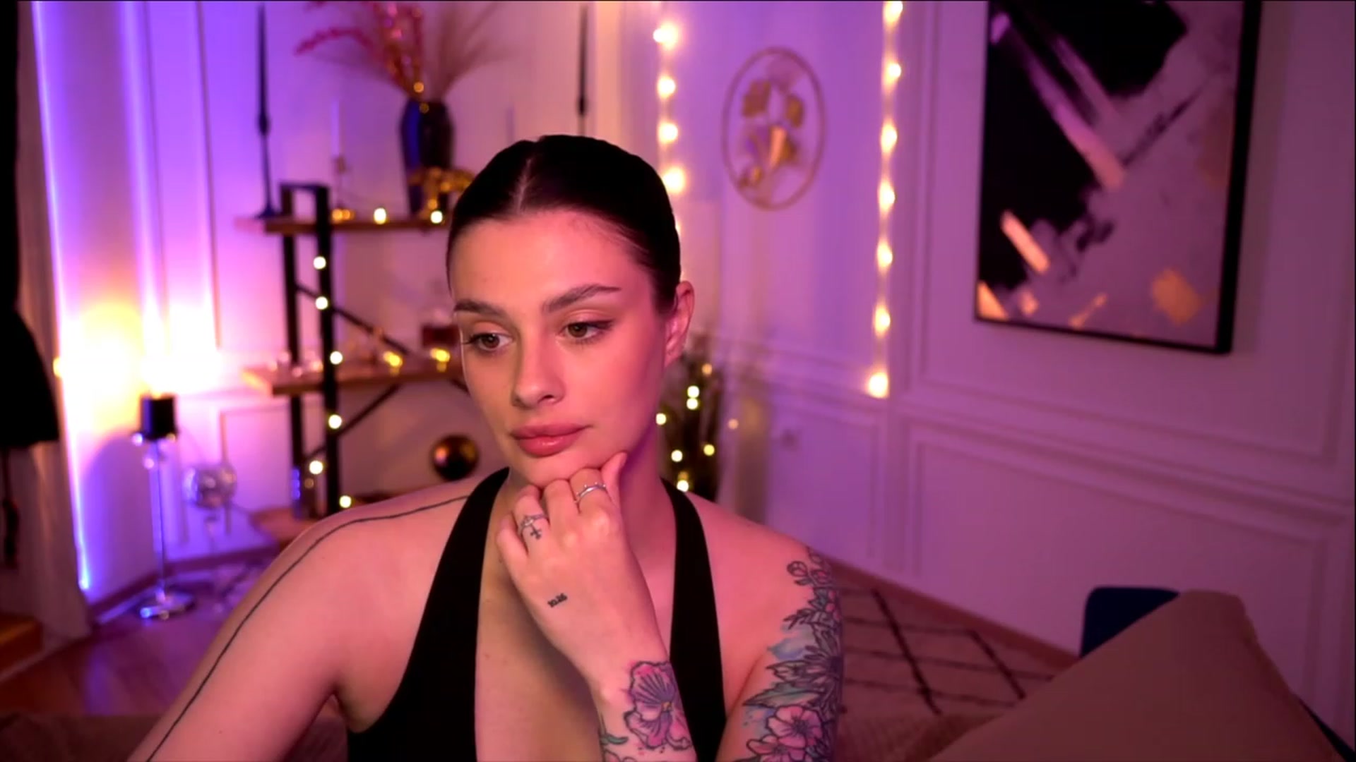 Gallery image thumbnail from lucynutty's myfreecams stream on, 05/18/2023, 16:58 image 7 of 20
