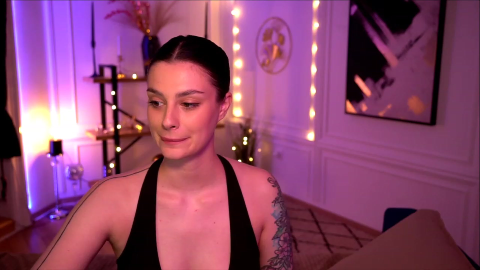Gallery image thumbnail from lucynutty's myfreecams stream on, 05/18/2023, 16:58 image 18 of 20