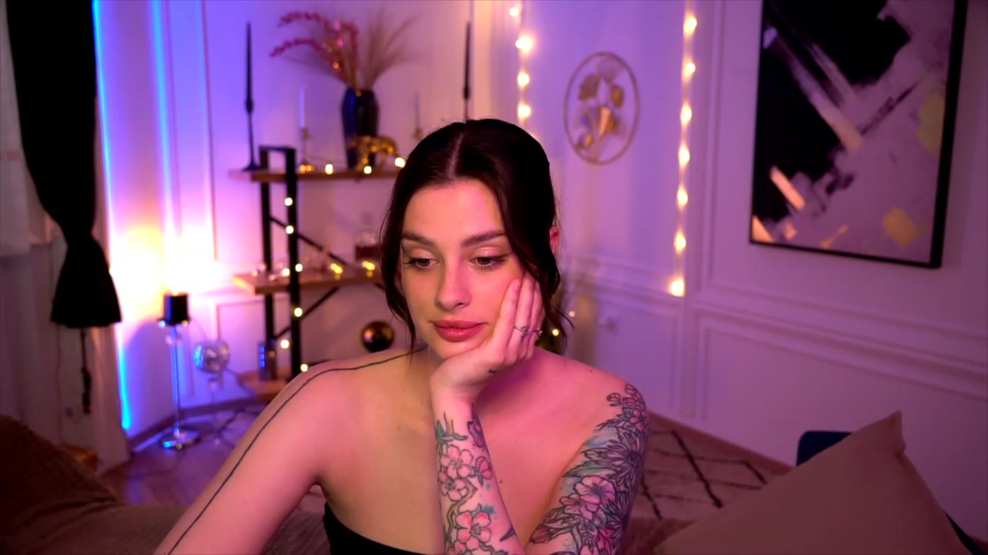 Gallery image thumbnail from lucynutty's myfreecams stream on, 05/20/2023, 12:06 image 16 of 20