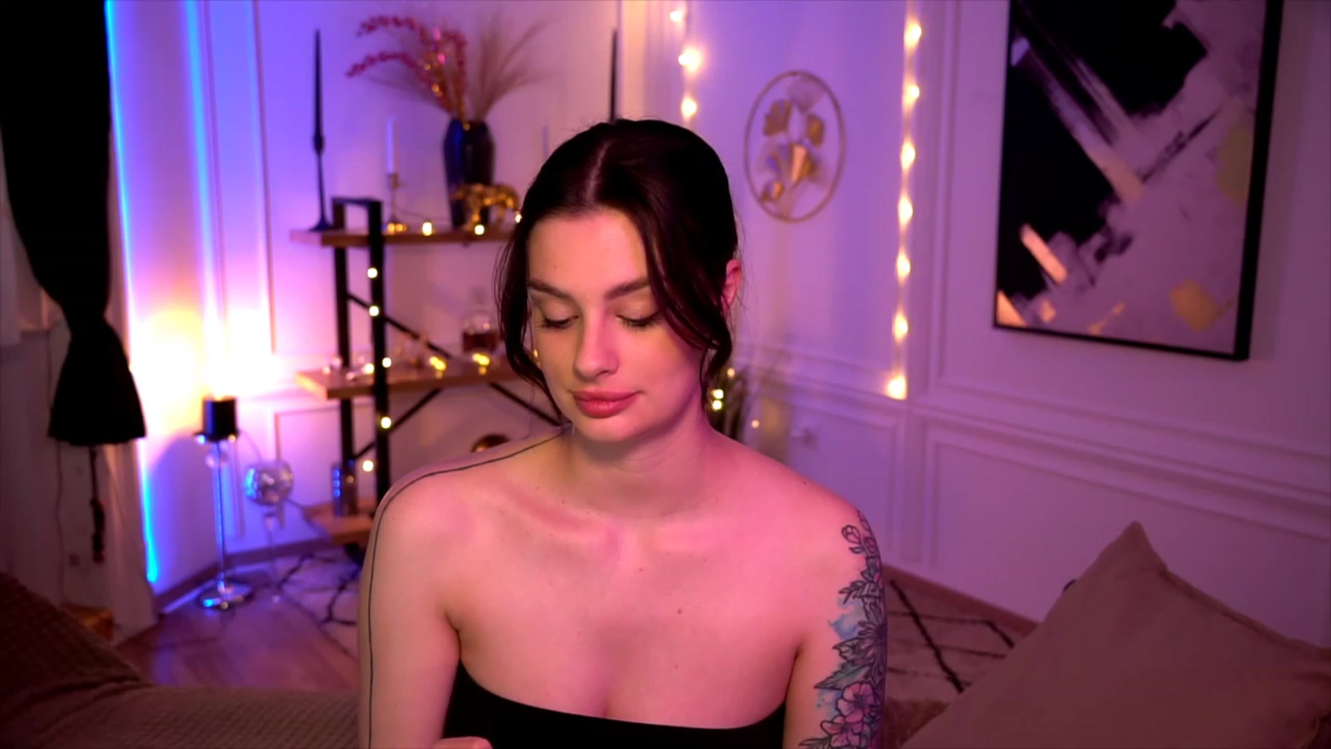 Gallery image thumbnail from lucynutty's myfreecams stream on, 05/20/2023, 12:06 image 3 of 20