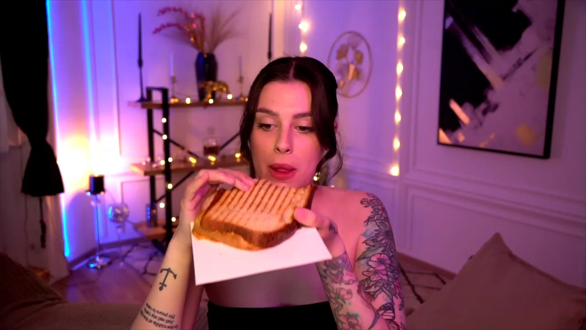 Gallery image thumbnail from lucynutty's myfreecams stream on, 05/20/2023, 12:06 image 6 of 20