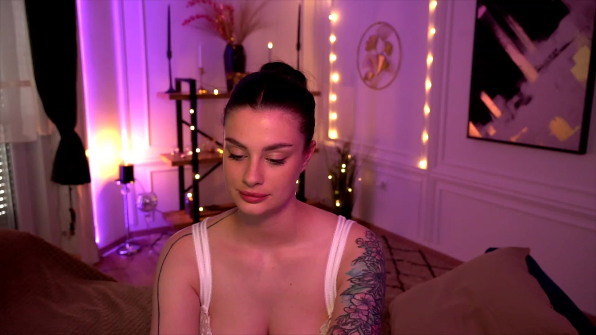 Gallery image thumbnail from lucynutty's myfreecams stream on, 05/21/2023, 16:22 image 11 of 20