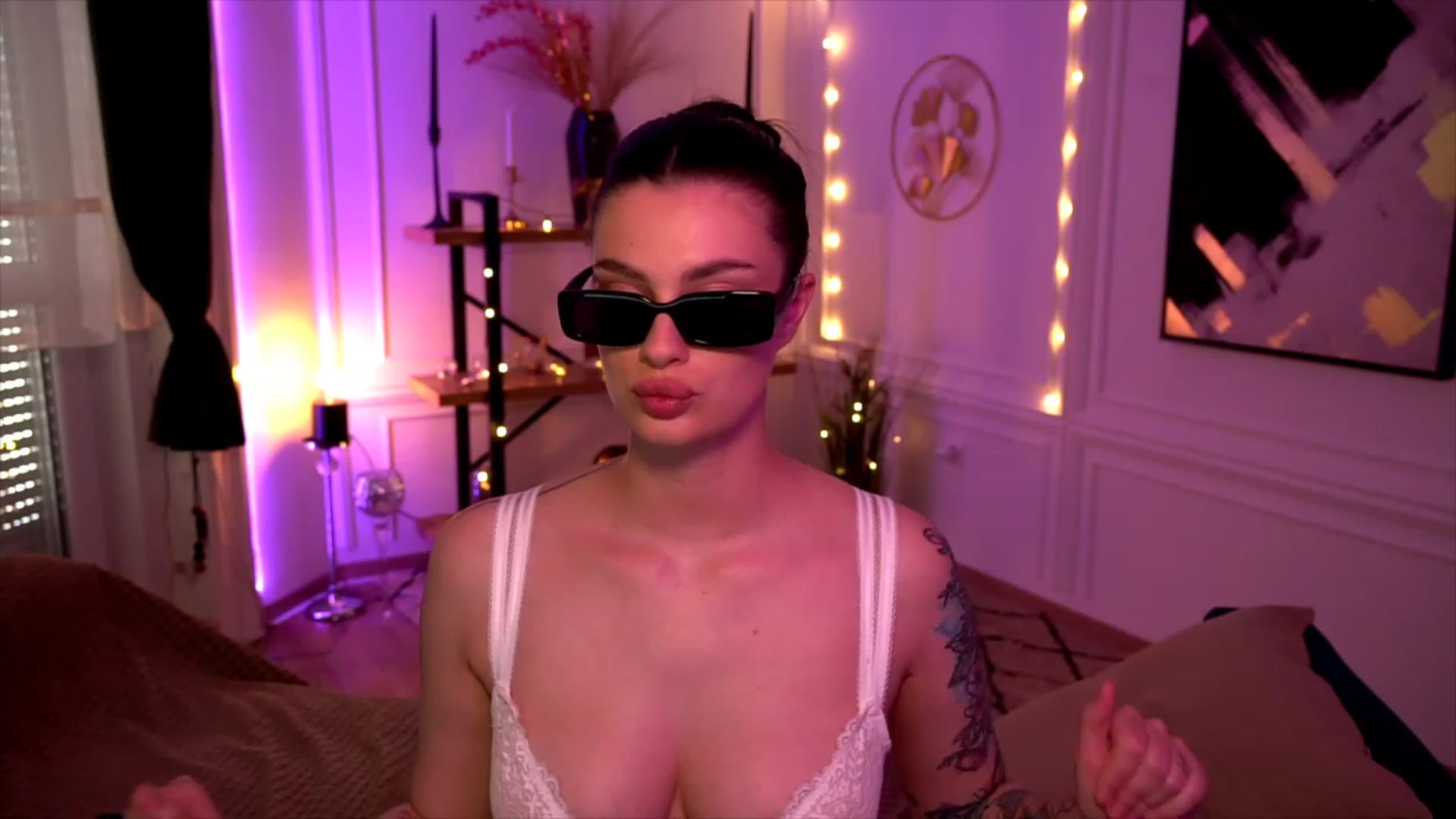 Gallery image thumbnail from lucynutty's myfreecams stream on, 05/21/2023, 16:22 image 16 of 20