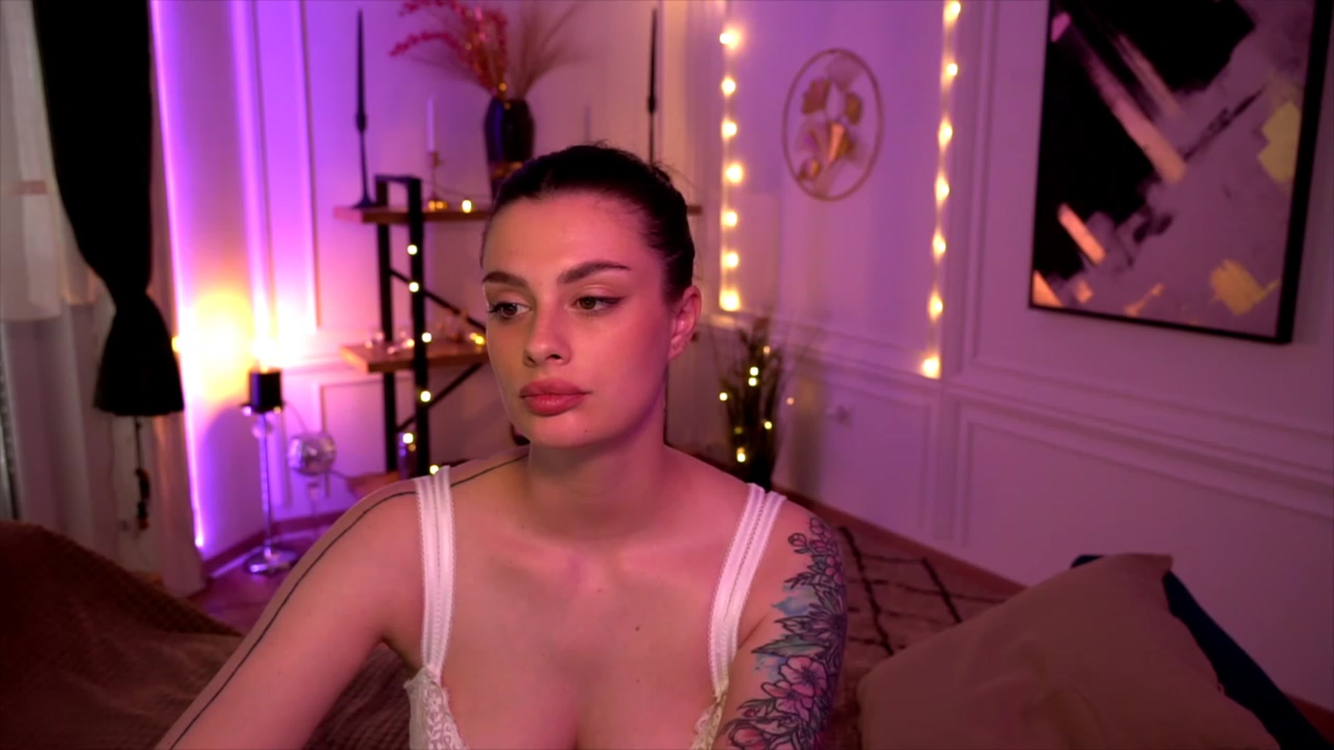 Gallery image thumbnail from lucynutty's myfreecams stream on, 05/21/2023, 16:22 image 1 of 20