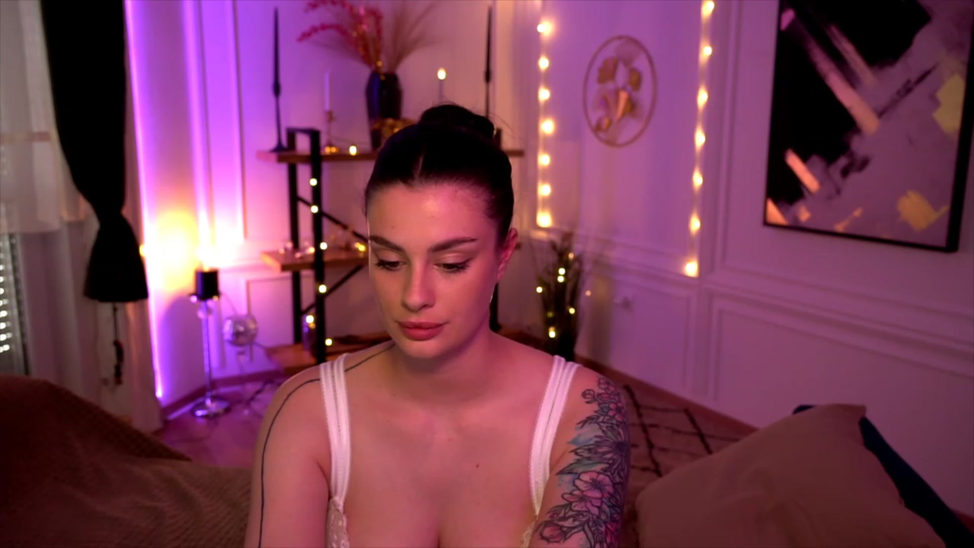 Gallery image thumbnail from lucynutty's myfreecams stream on, 05/21/2023, 16:22 image 10 of 20