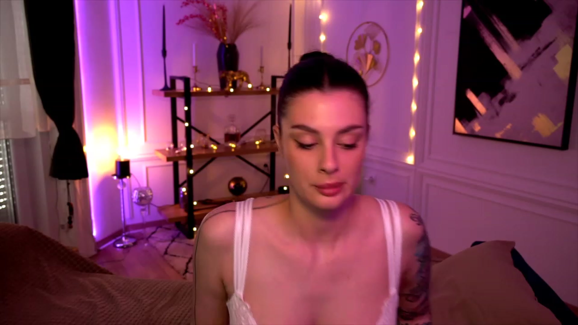 Gallery image thumbnail from lucynutty's myfreecams stream on, 05/21/2023, 16:22 image 6 of 20