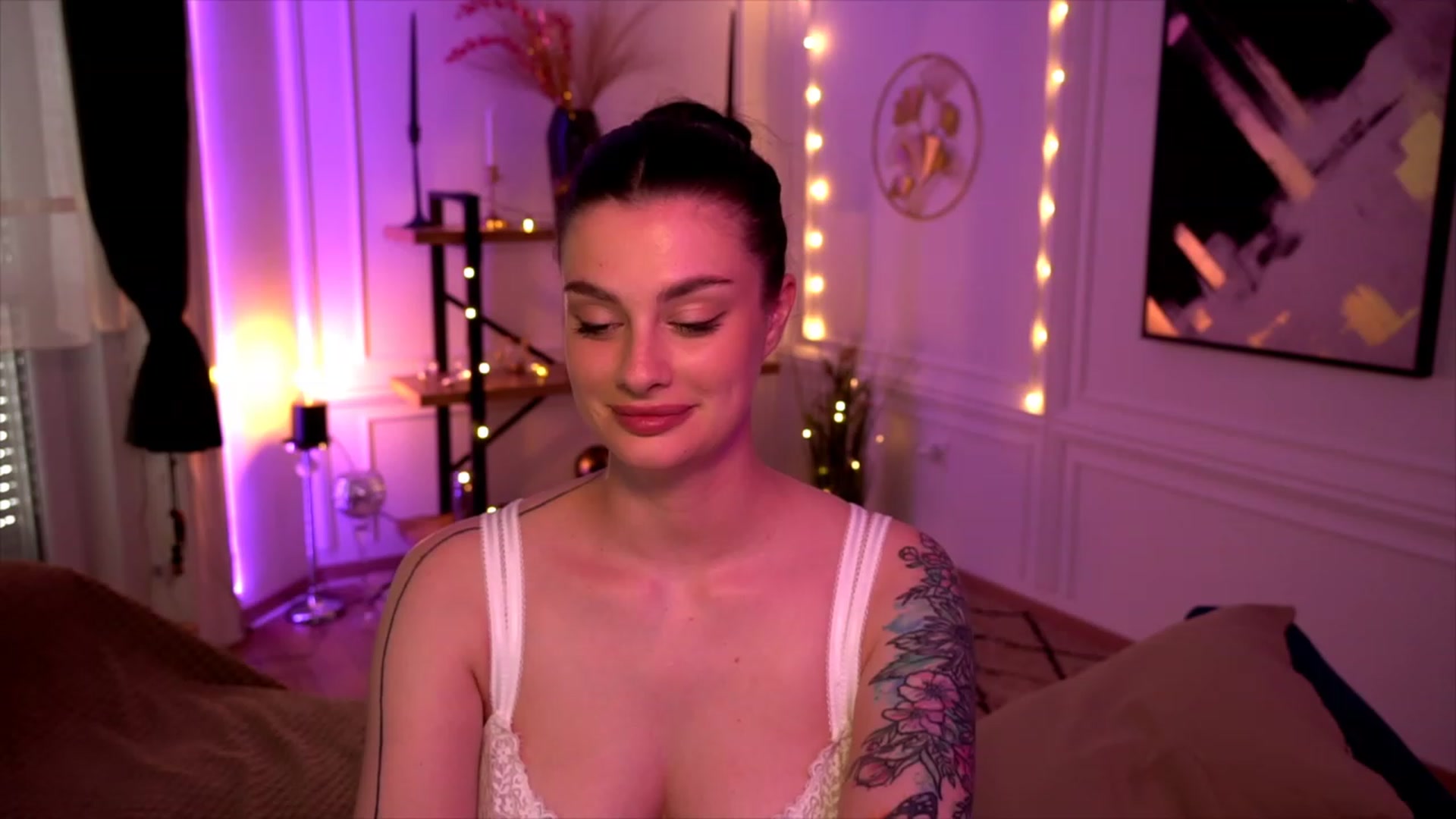 Gallery image thumbnail from lucynutty's myfreecams stream on, 05/21/2023, 16:22 image 7 of 20