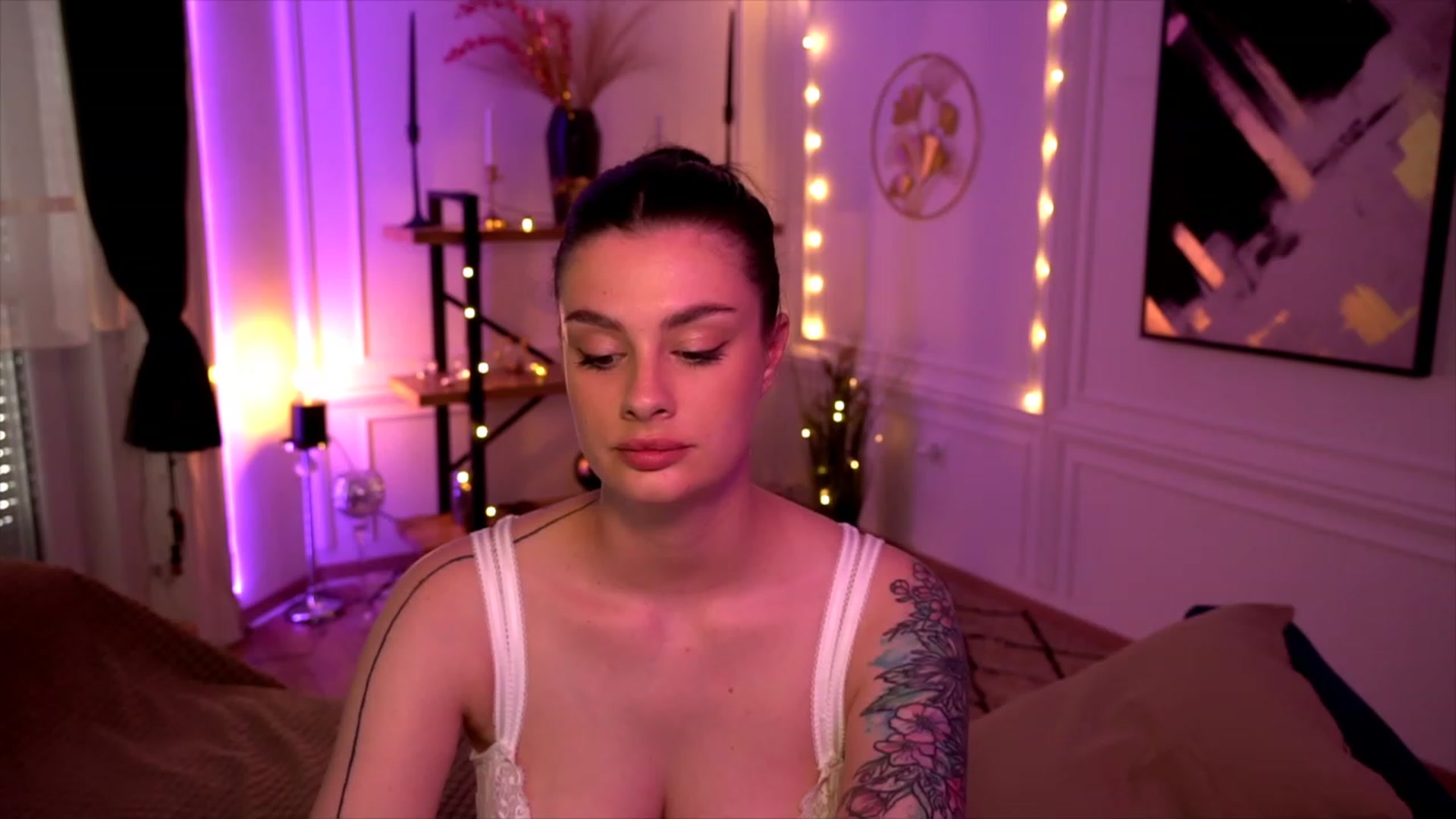 Gallery image thumbnail from lucynutty's myfreecams stream on, 05/21/2023, 16:22 image 13 of 20