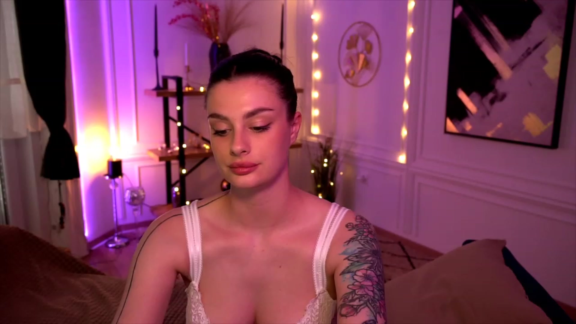 Gallery image thumbnail from lucynutty's myfreecams stream on, 05/21/2023, 16:22 image 4 of 20
