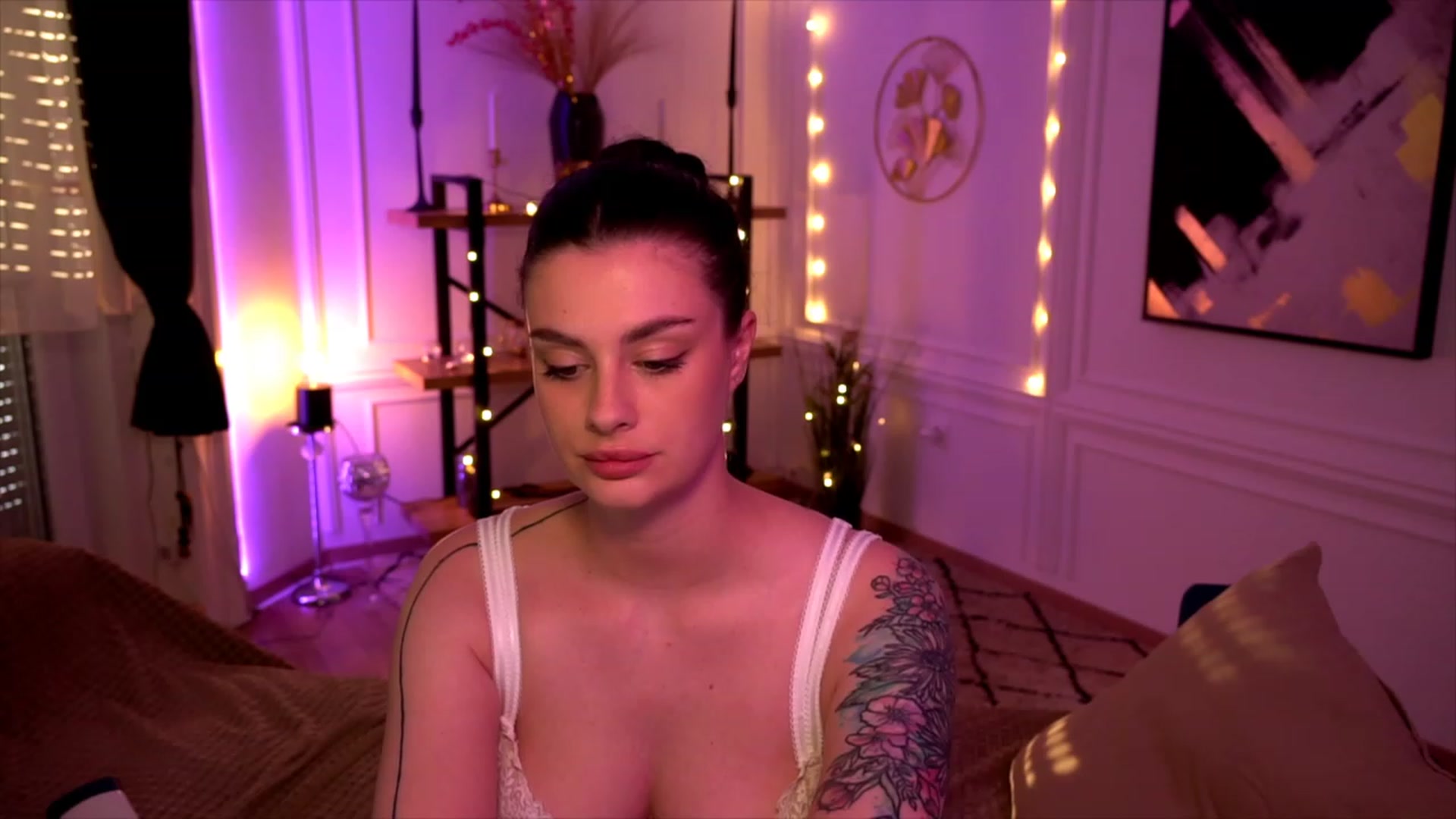 Gallery image thumbnail from lucynutty's myfreecams stream on, 05/21/2023, 18:46 image 6 of 20