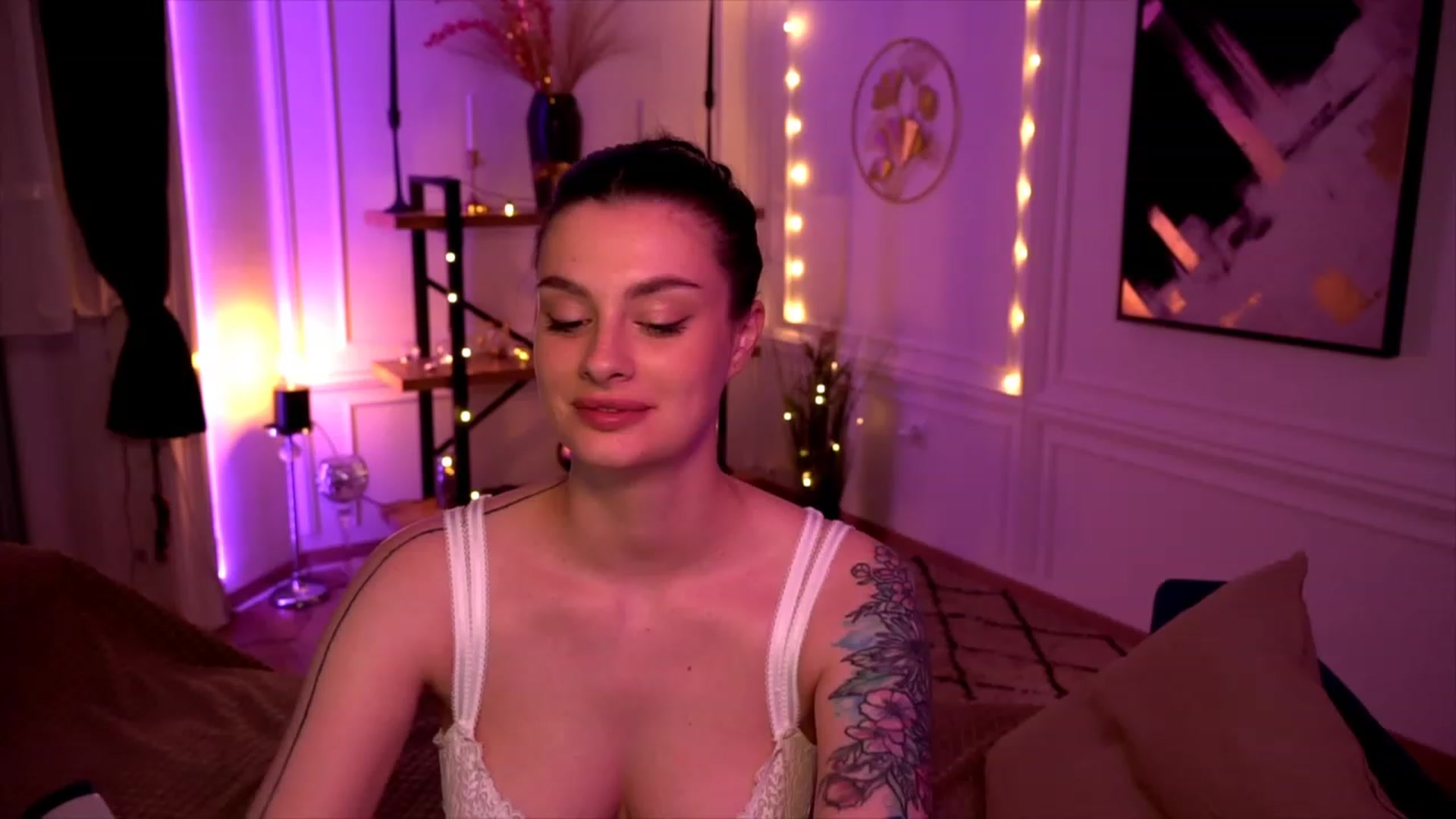 Gallery image thumbnail from lucynutty's myfreecams stream on, 05/21/2023, 18:46 image 13 of 20