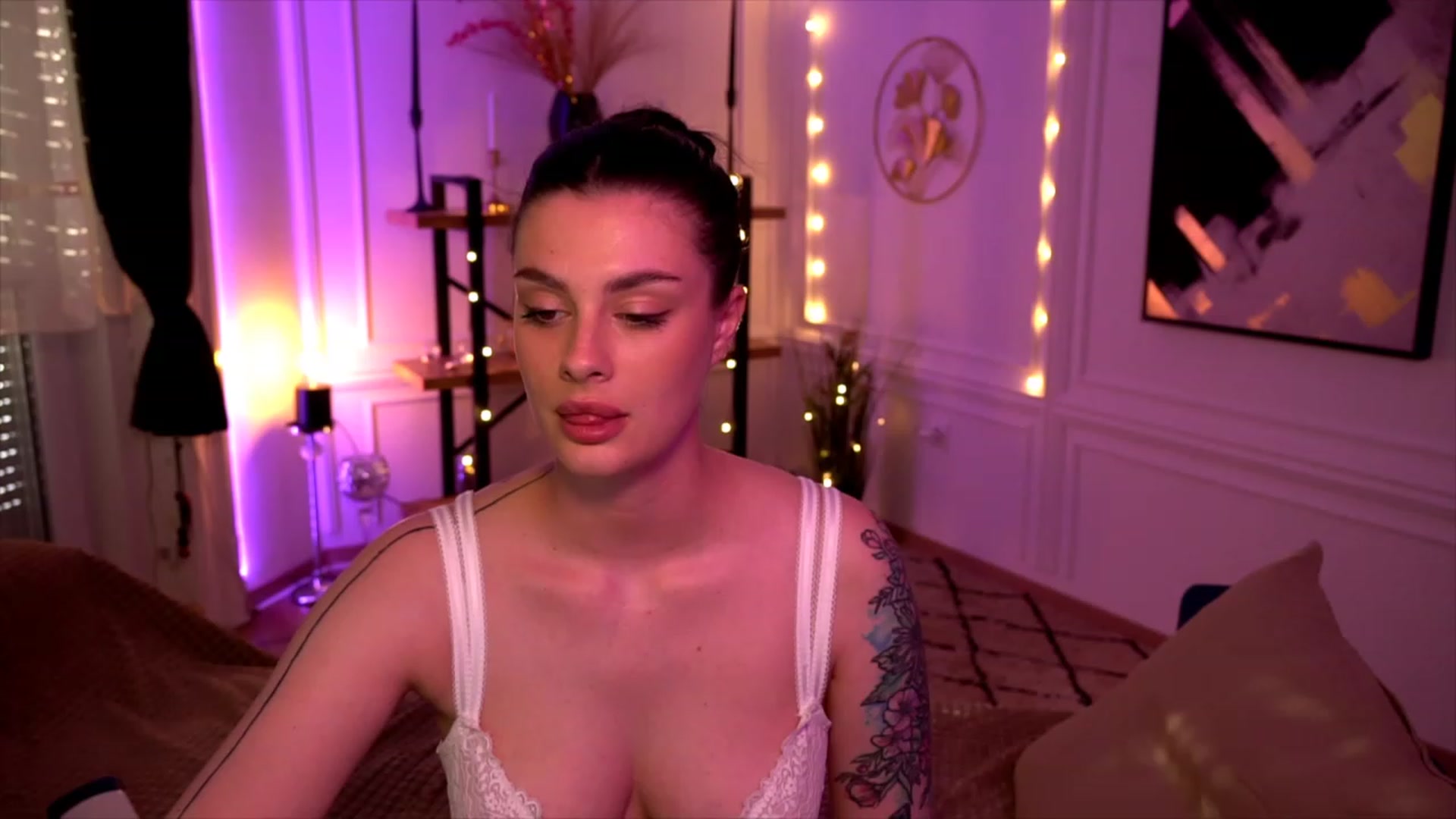 Gallery image thumbnail from lucynutty's myfreecams stream on, 05/21/2023, 18:46 image 1 of 20