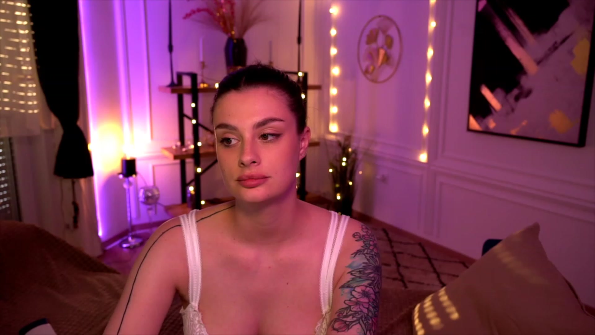 Gallery image thumbnail from lucynutty's myfreecams stream on, 05/21/2023, 18:46 image 7 of 20