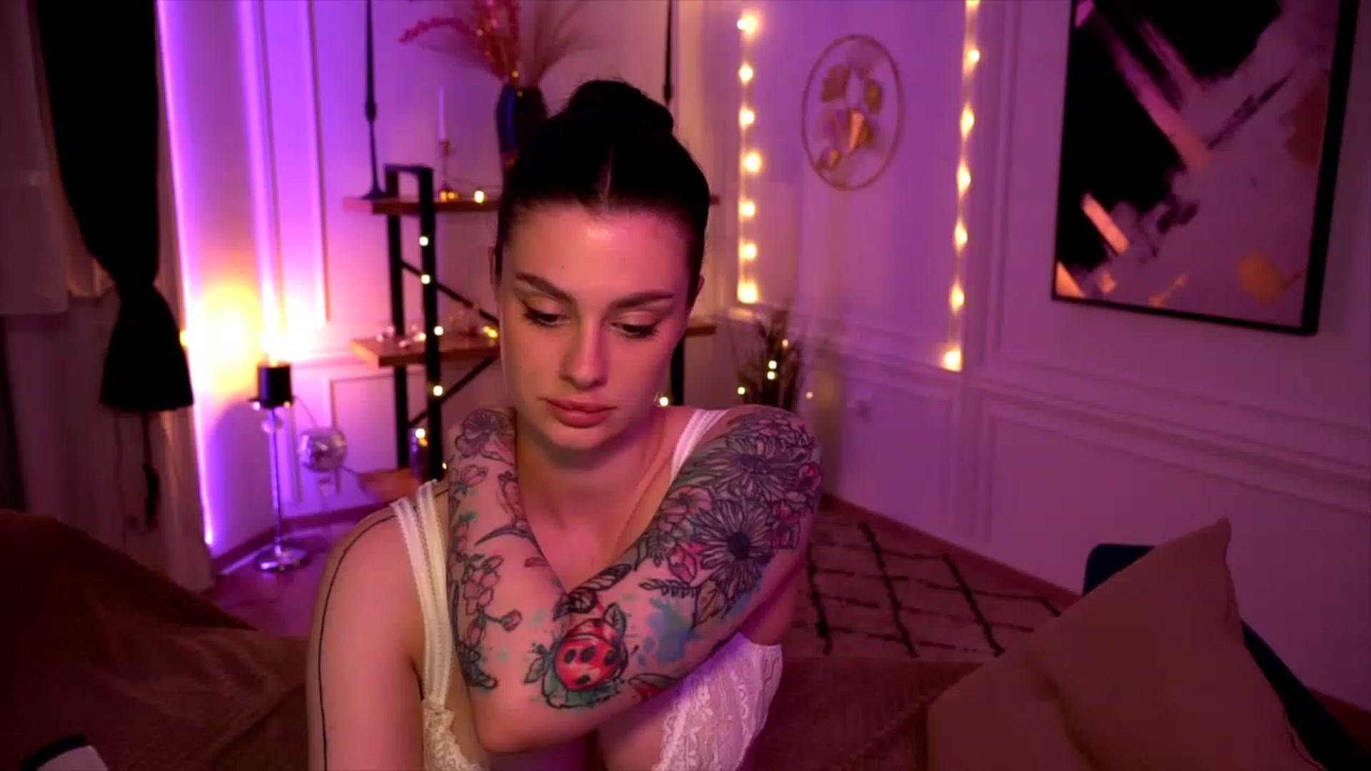 Gallery image thumbnail from lucynutty's myfreecams stream on, 05/21/2023, 18:46 image 16 of 20