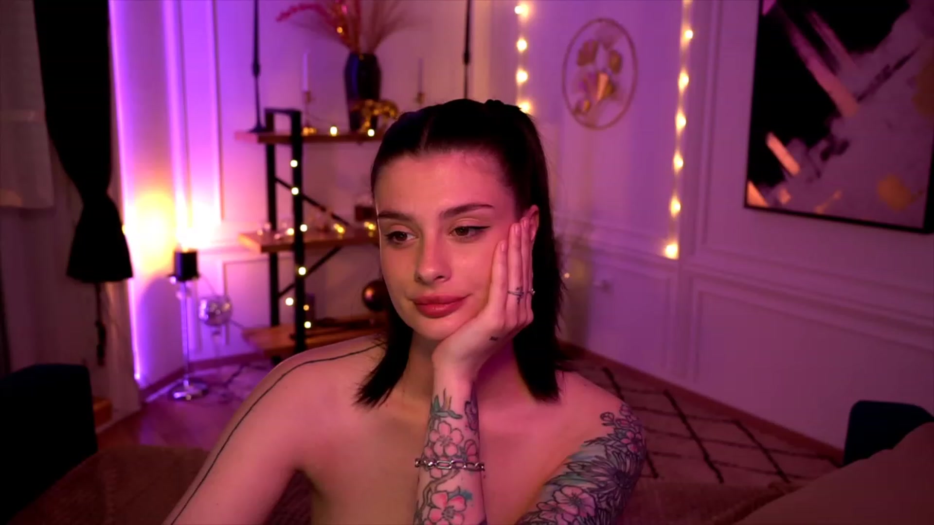 Gallery image thumbnail from lucynutty's myfreecams stream on, 05/24/2023, 17:47 image 5 of 20