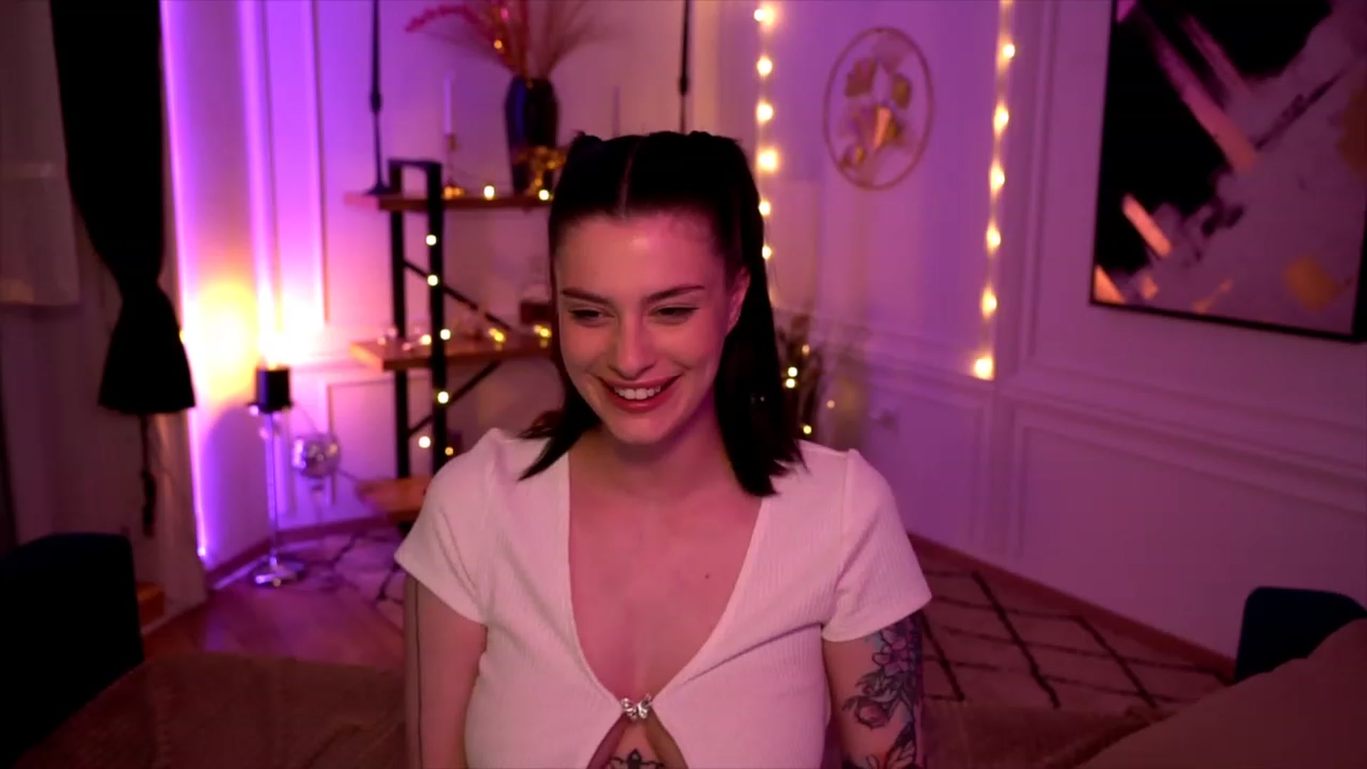 Gallery image thumbnail from lucynutty's myfreecams stream on, 05/24/2023, 17:47 image 17 of 20