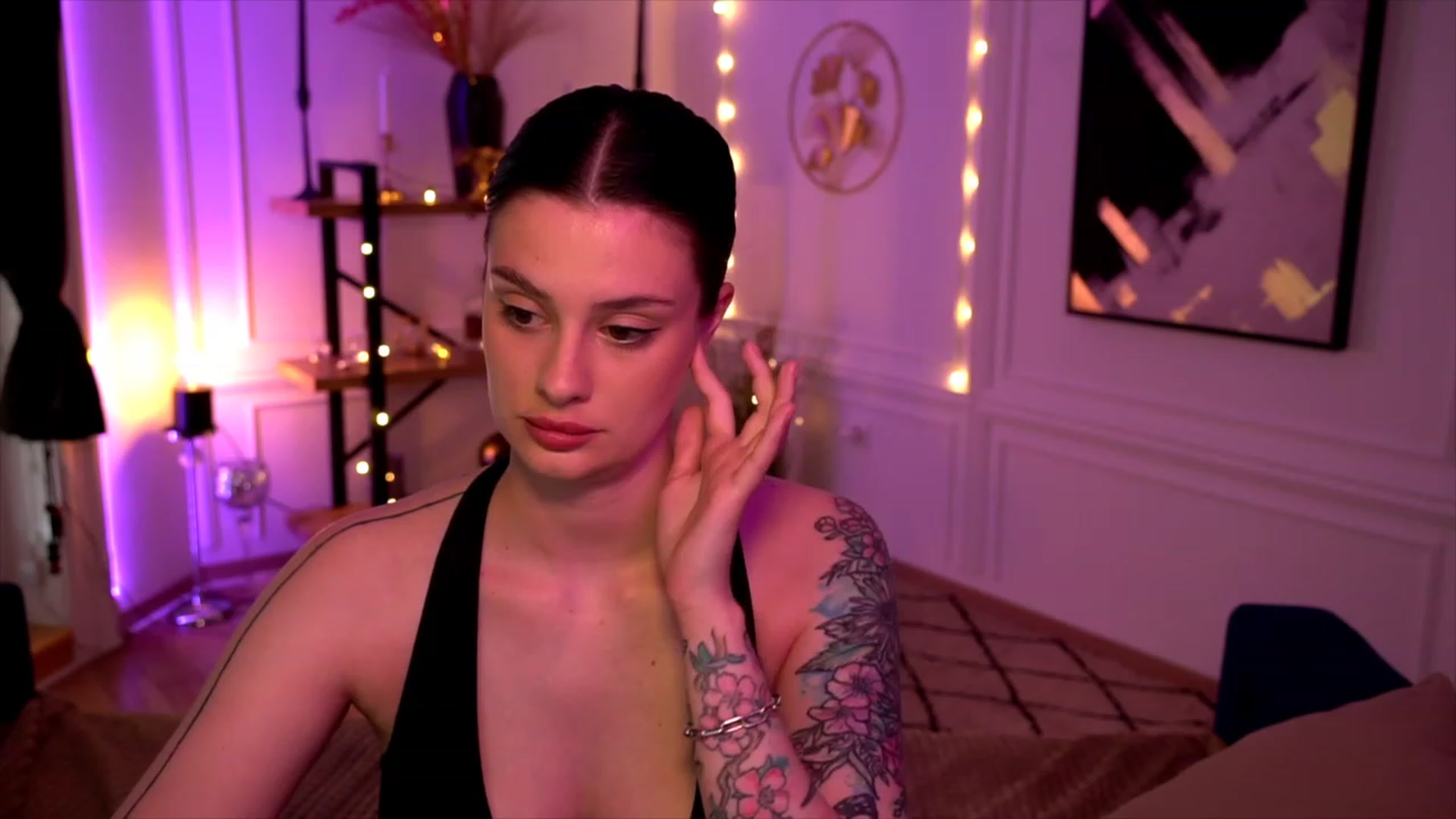 Gallery image thumbnail from lucynutty's myfreecams stream on, 05/25/2023, 16:15 image 12 of 20