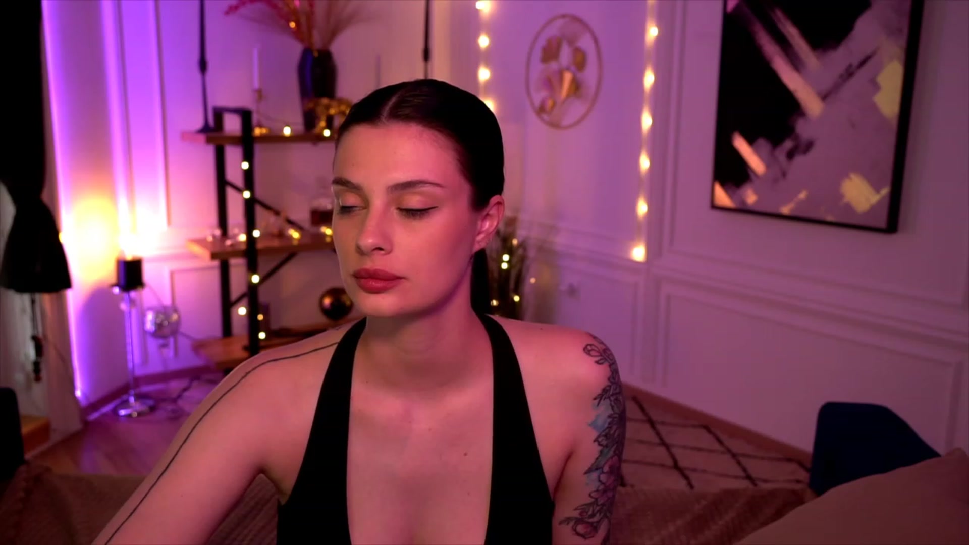 Gallery image thumbnail from lucynutty's myfreecams stream on, 05/25/2023, 16:15 image 13 of 20