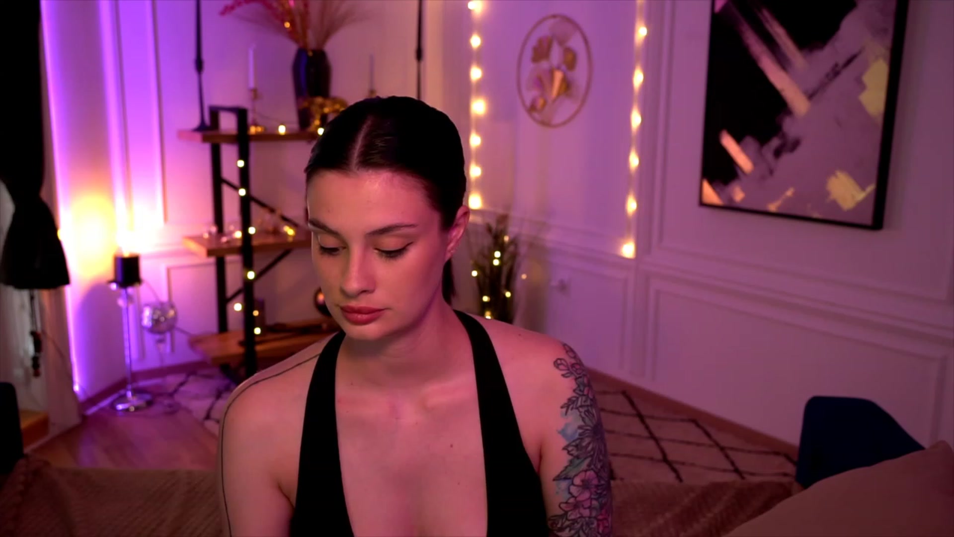 Gallery image thumbnail from lucynutty's myfreecams stream on, 05/25/2023, 16:15 image 11 of 20