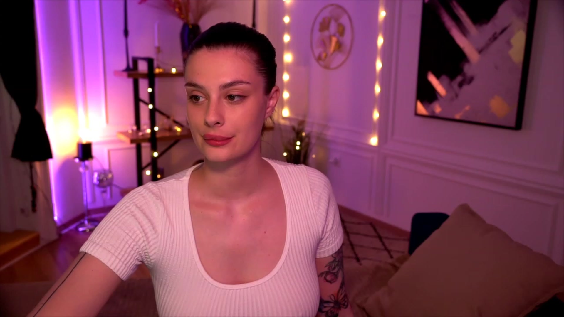 Gallery image thumbnail from lucynutty's myfreecams stream on, 05/26/2023, 16:00 image 5 of 20