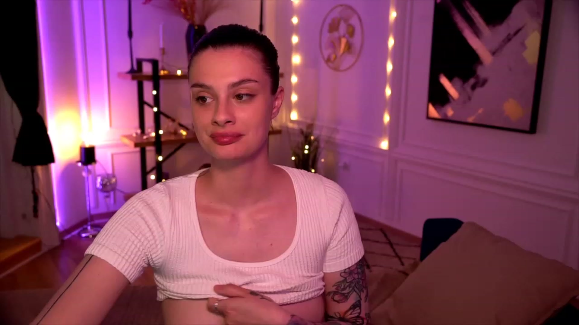 Gallery image thumbnail from lucynutty's myfreecams stream on, 05/26/2023, 16:00 image 18 of 20