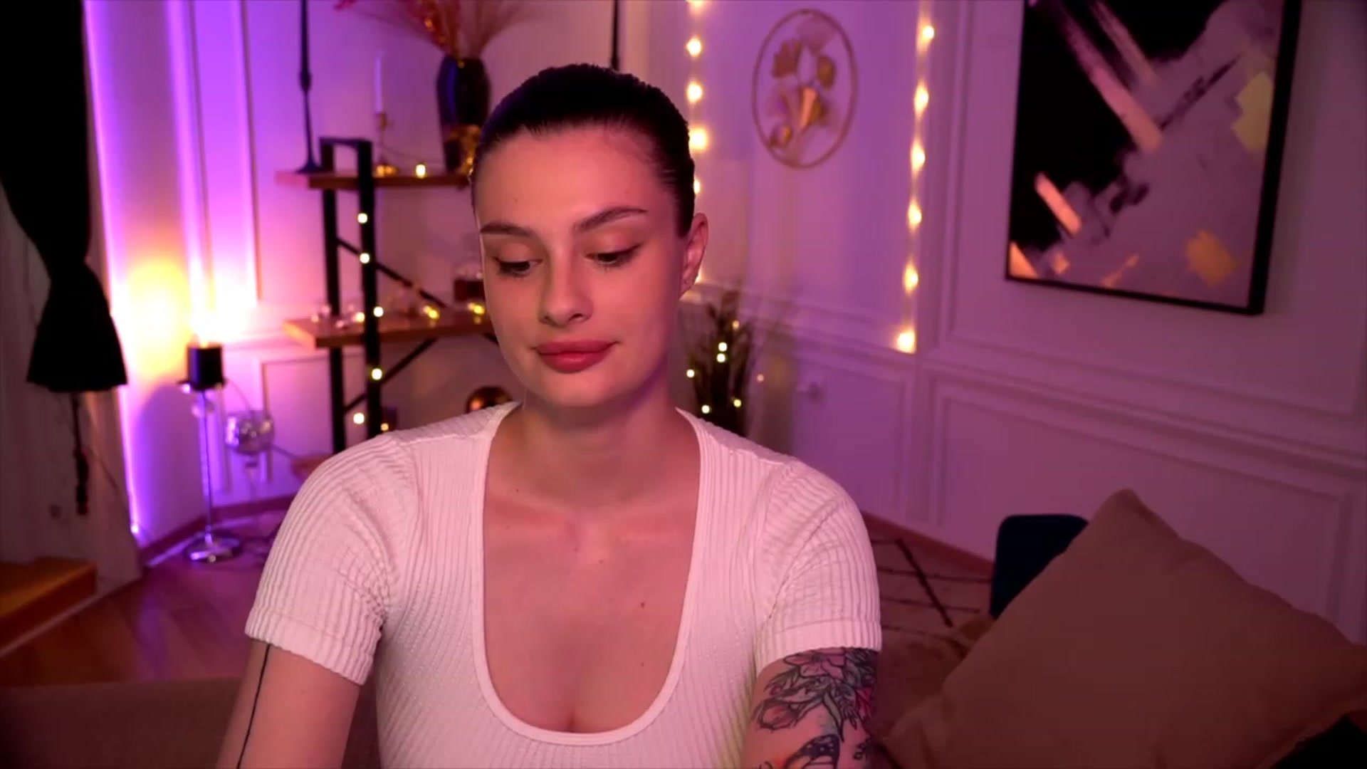 Gallery image thumbnail from lucynutty's myfreecams stream on, 05/26/2023, 16:00 image 3 of 20