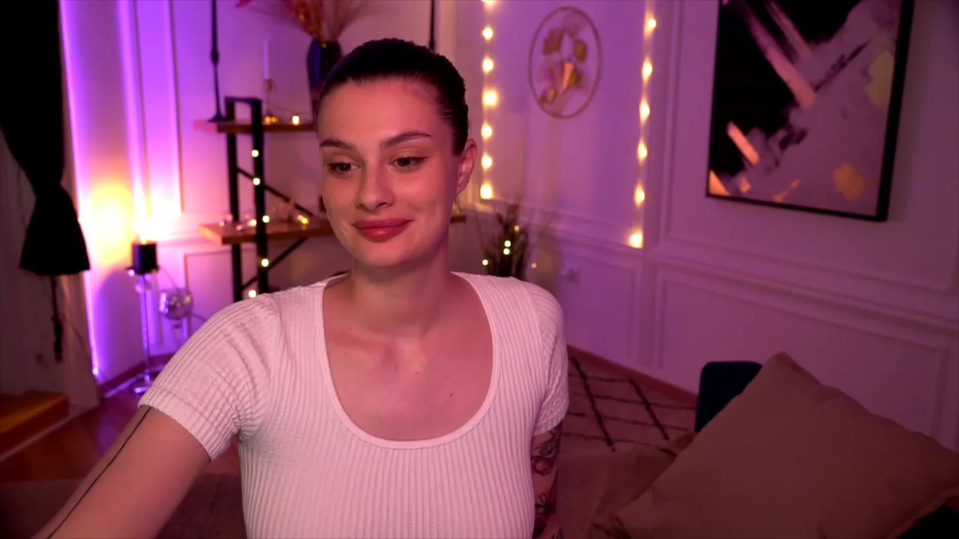 Gallery image thumbnail from lucynutty's myfreecams stream on, 05/26/2023, 16:00 image 13 of 20