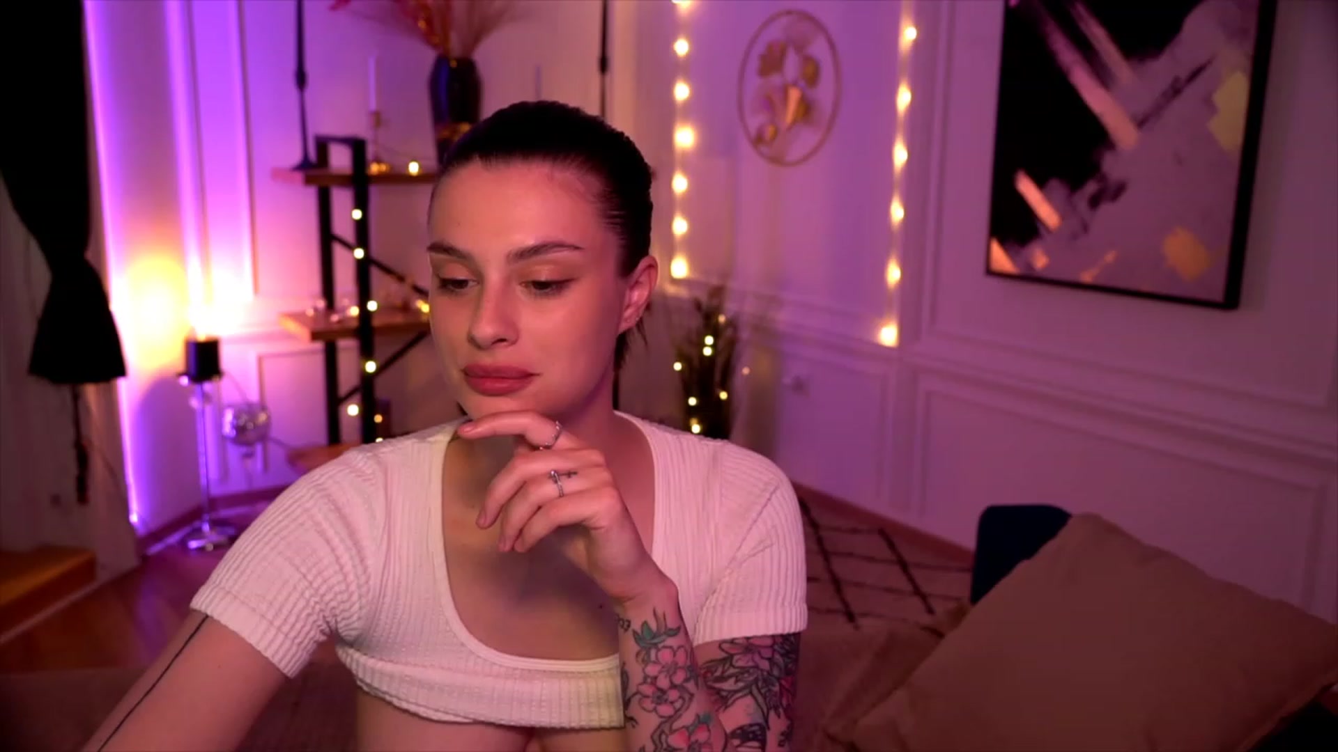 Gallery image thumbnail from lucynutty's myfreecams stream on, 05/26/2023, 16:00 image 17 of 20