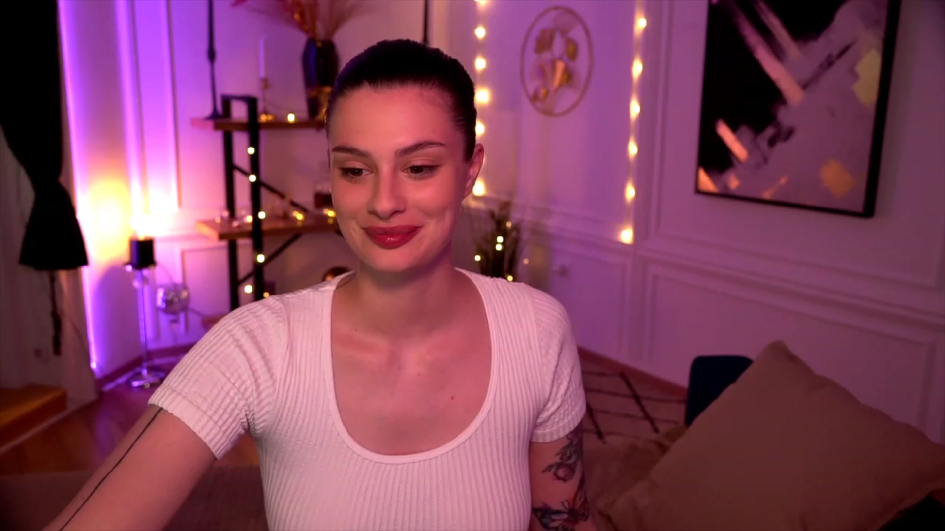 Gallery image thumbnail from lucynutty's myfreecams stream on, 05/26/2023, 16:00 image 6 of 20