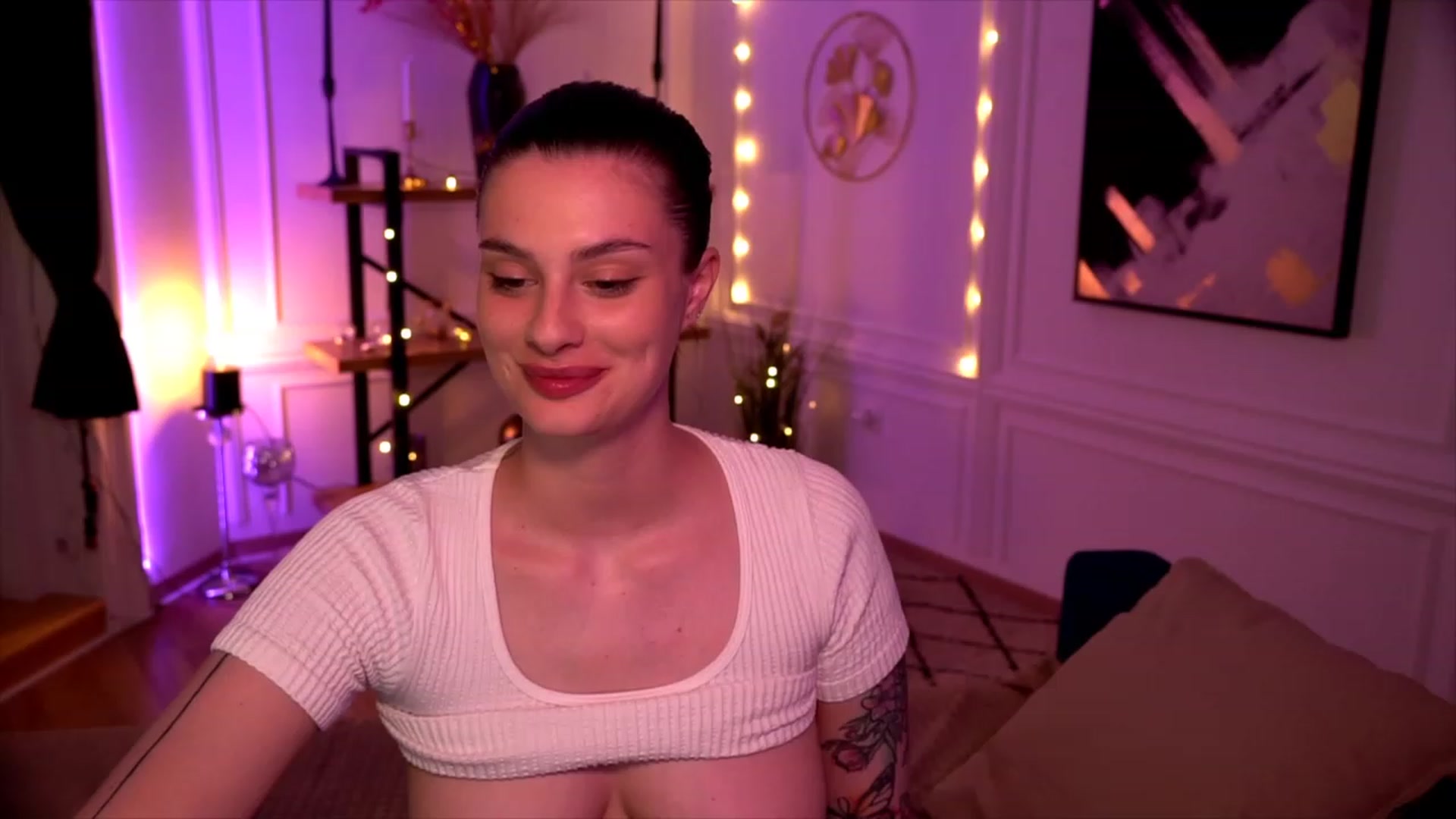 Gallery image thumbnail from lucynutty's myfreecams stream on, 05/26/2023, 17:04 image 3 of 20