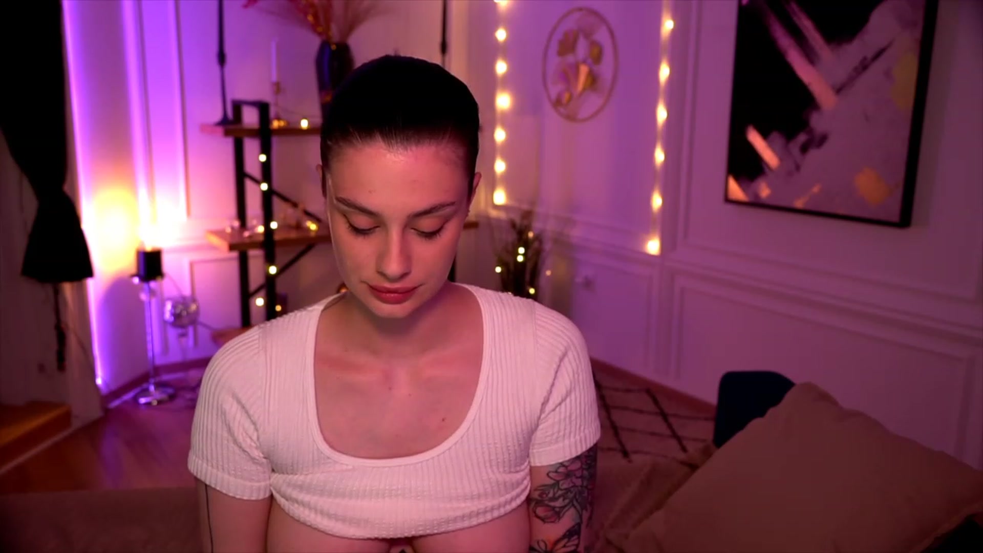 Gallery image thumbnail from lucynutty's myfreecams stream on, 05/26/2023, 17:04 image 12 of 20