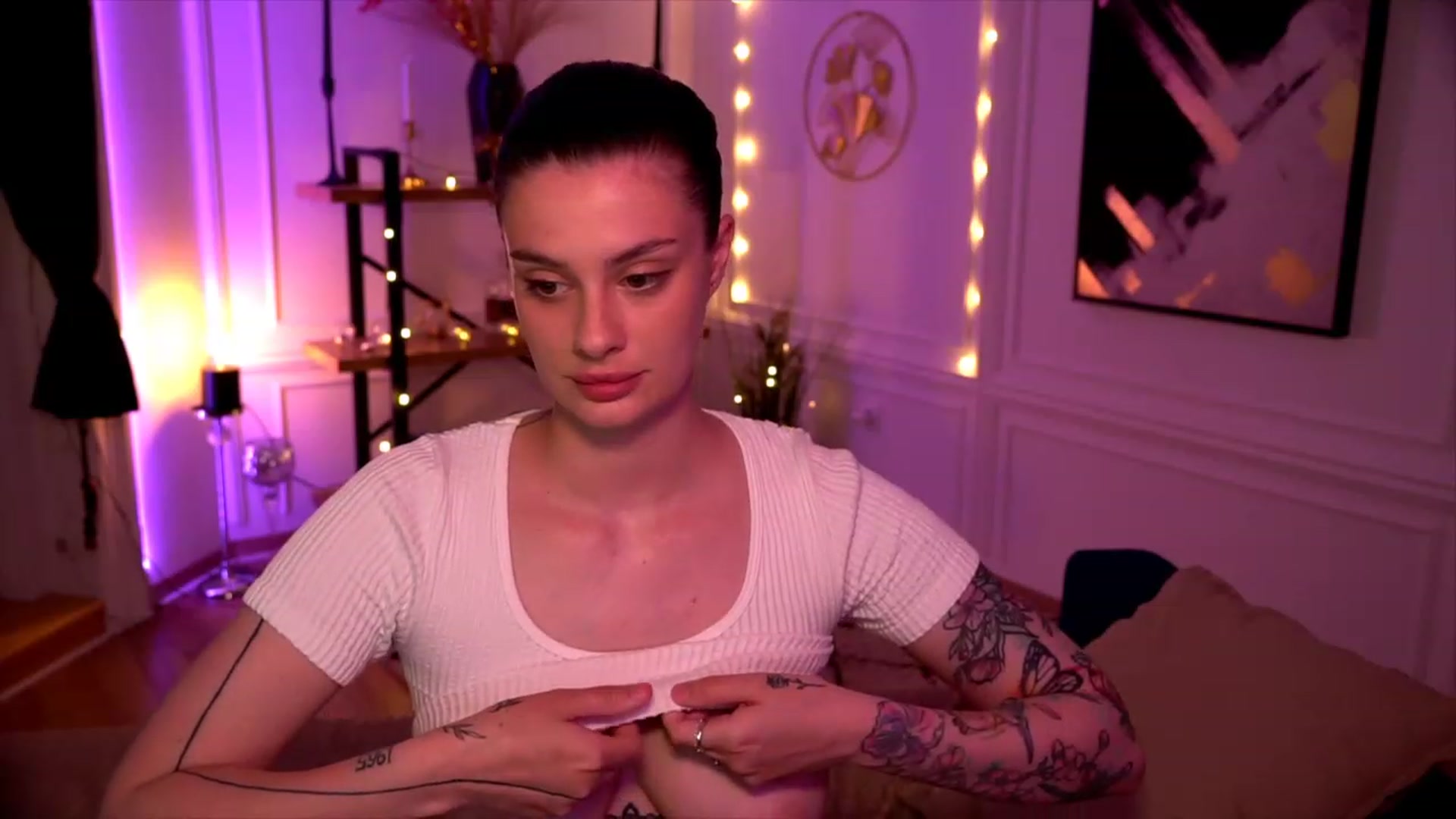 Gallery image thumbnail from lucynutty's myfreecams stream on, 05/26/2023, 17:04 image 10 of 20