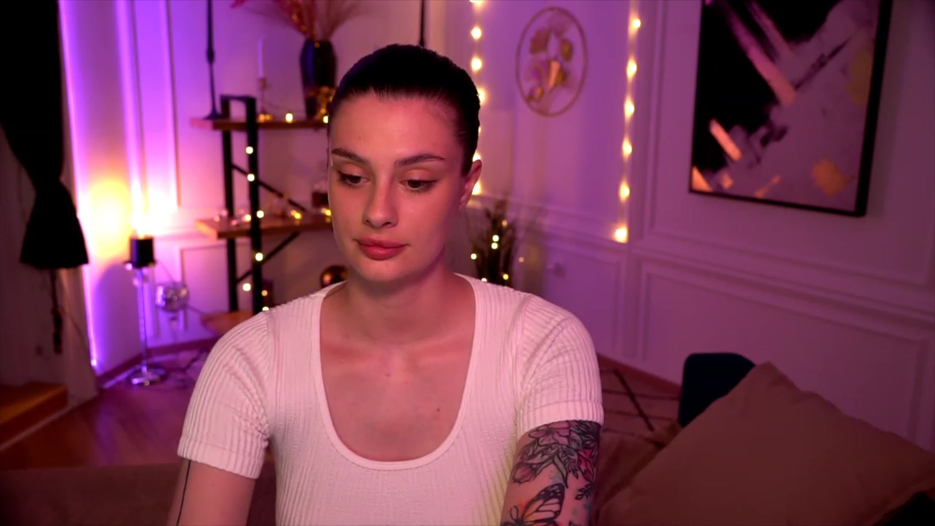 Gallery image thumbnail from lucynutty's myfreecams stream on, 05/26/2023, 17:04 image 18 of 20