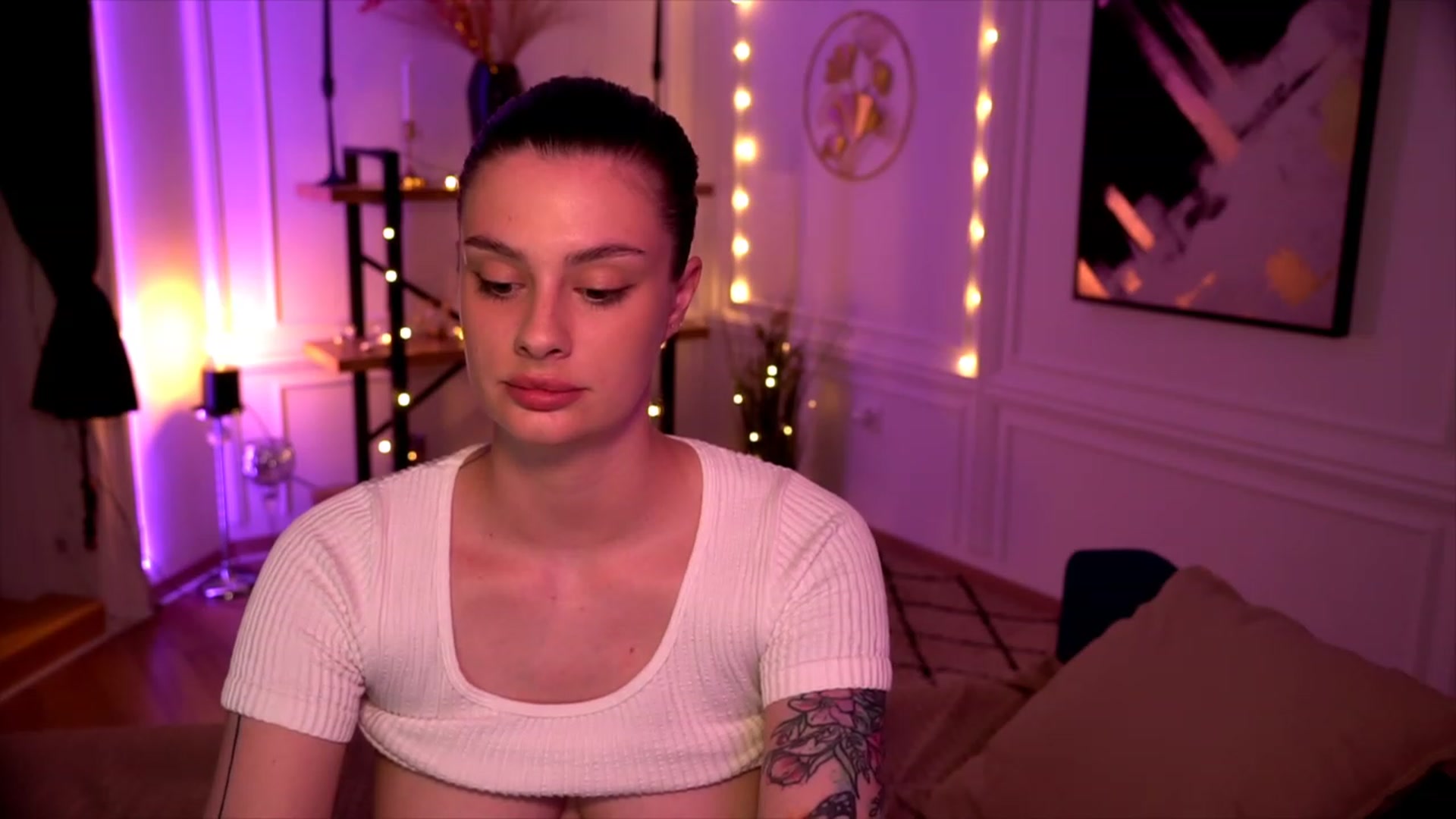 Gallery image thumbnail from lucynutty's myfreecams stream on, 05/26/2023, 17:04 image 14 of 20