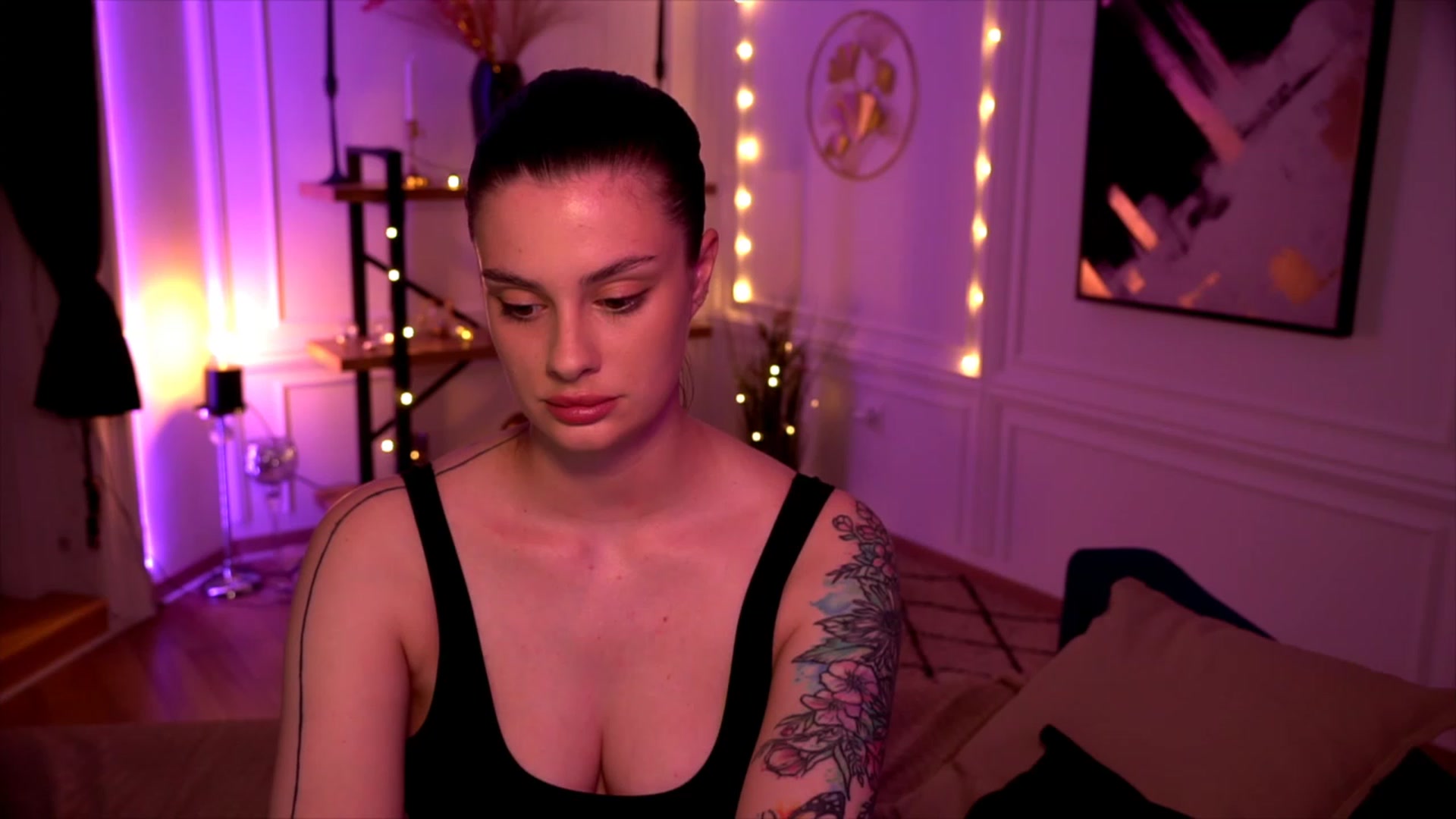 Gallery image thumbnail from lucynutty's myfreecams stream on, 05/26/2023, 18:51 image 18 of 20