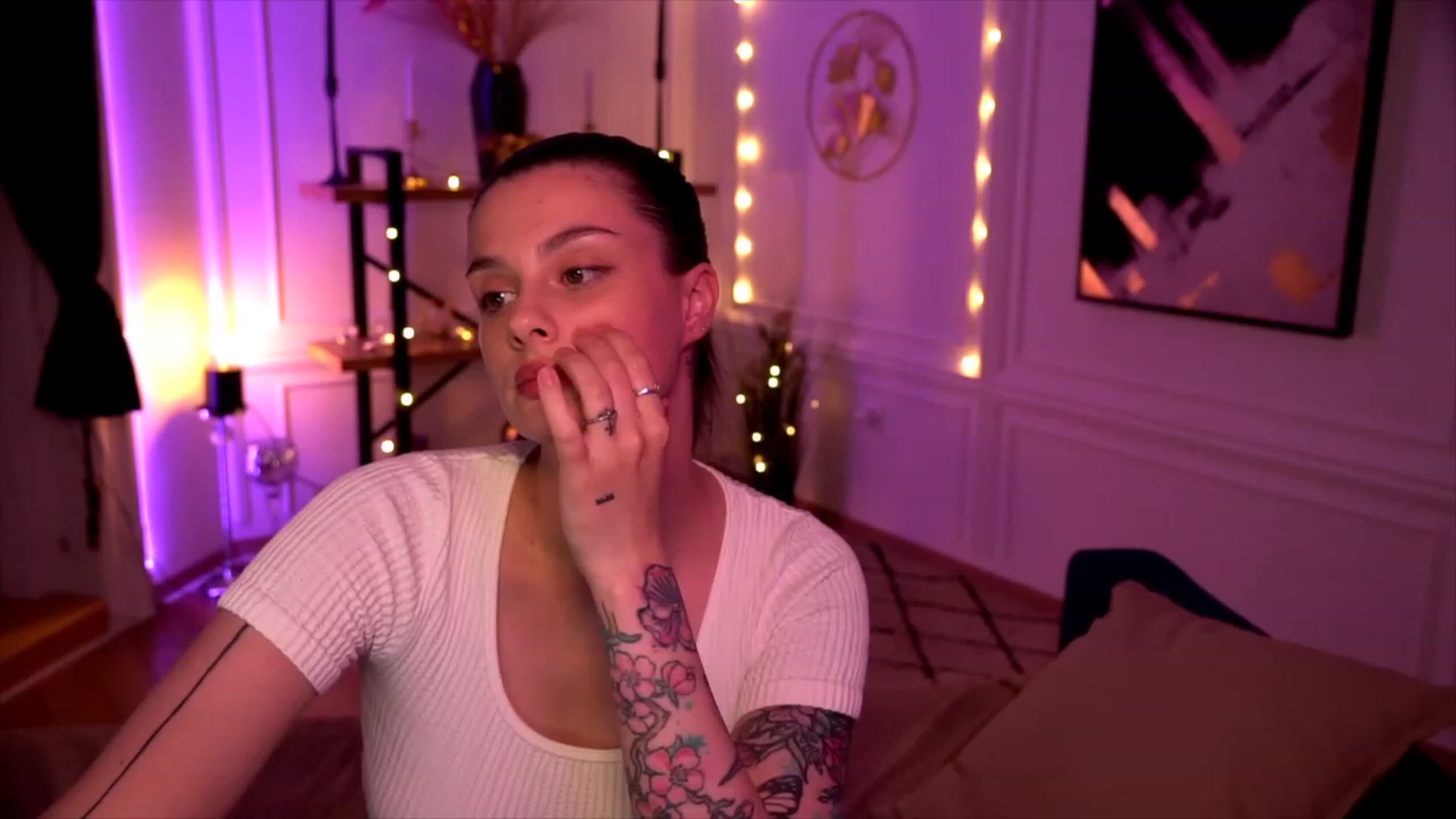 Gallery image thumbnail from lucynutty's myfreecams stream on, 05/26/2023, 18:51 image 10 of 20