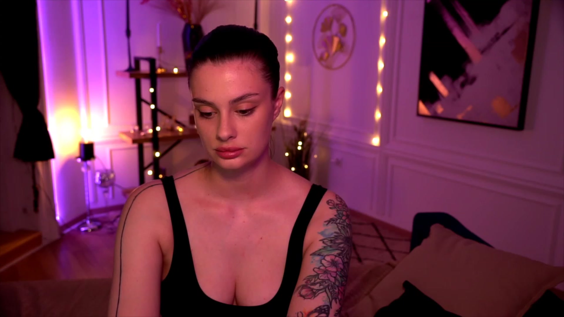 Gallery image thumbnail from lucynutty's myfreecams stream on, 05/26/2023, 18:51 image 17 of 20