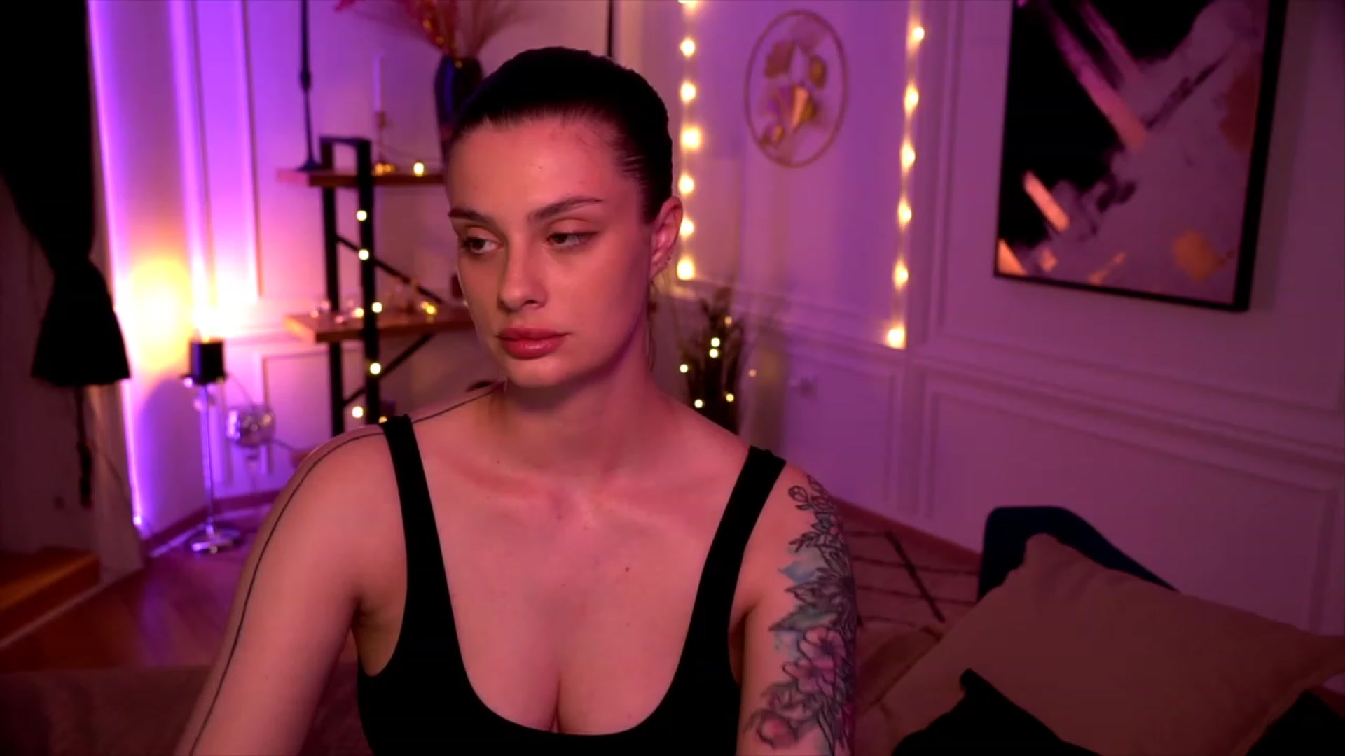 Gallery image thumbnail from lucynutty's myfreecams stream on, 05/26/2023, 18:51 image 16 of 20