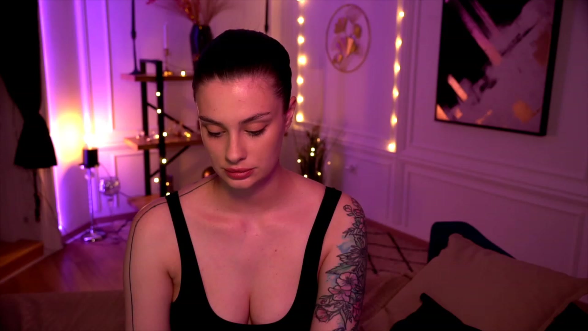 Gallery image thumbnail from lucynutty's myfreecams stream on, 05/26/2023, 18:51 image 19 of 20