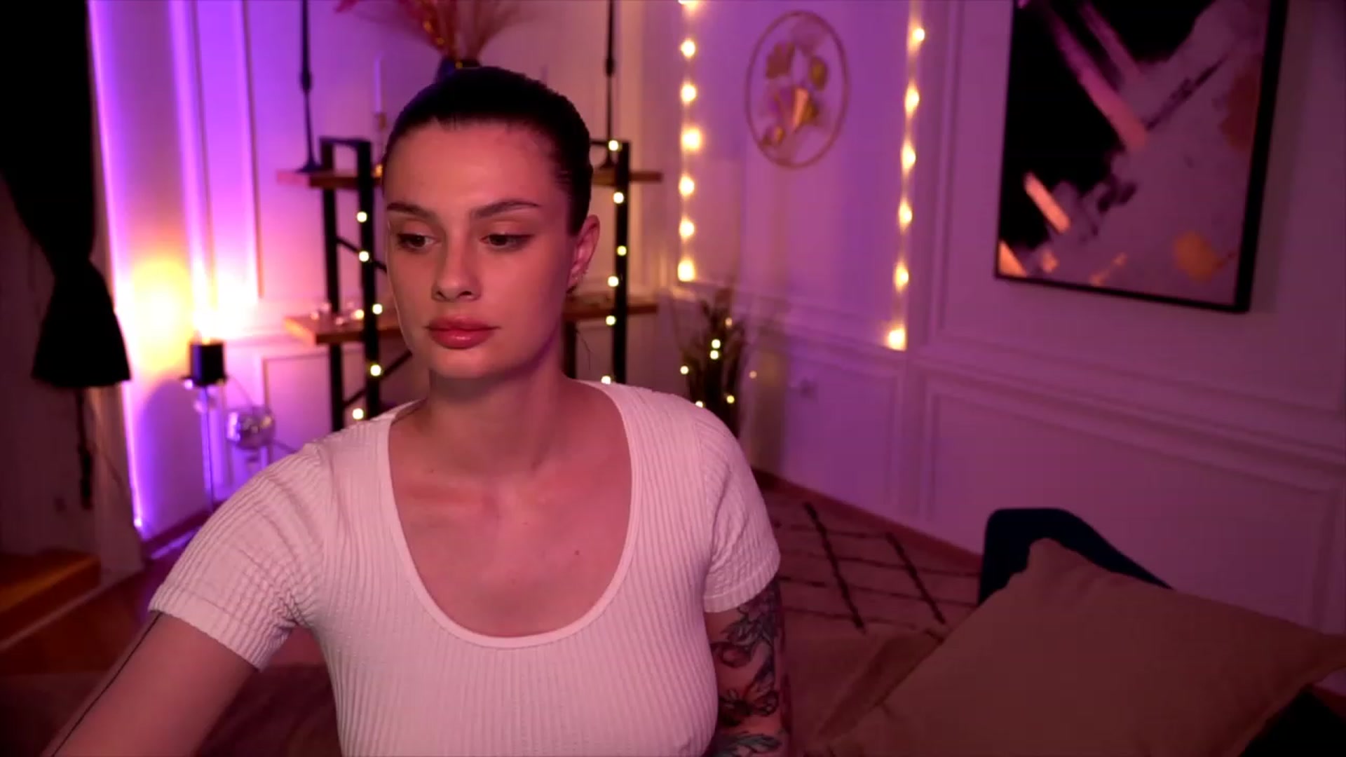 Gallery image thumbnail from lucynutty's myfreecams stream on, 05/26/2023, 18:51 image 8 of 20