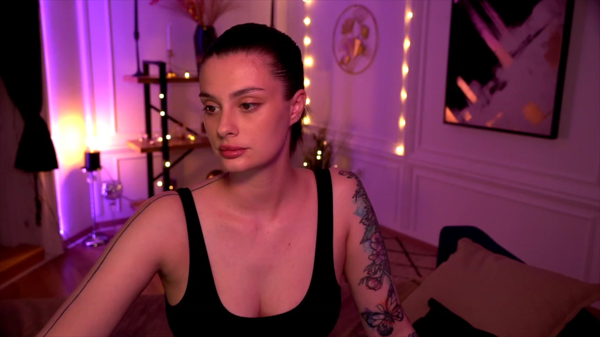 Gallery image thumbnail from lucynutty's myfreecams stream on, 05/26/2023, 18:51 image 14 of 20