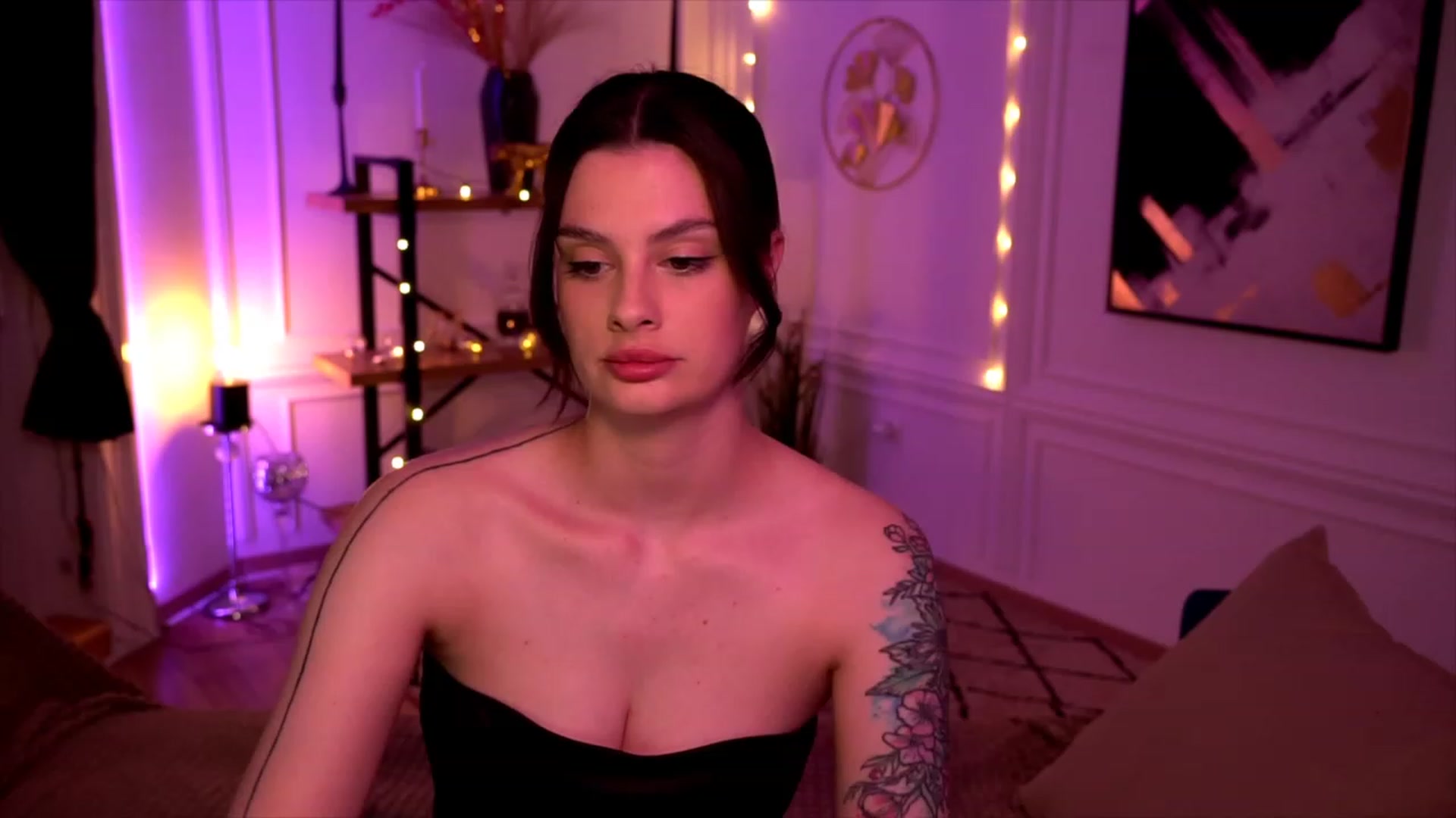 Gallery image thumbnail from lucynutty's myfreecams stream on, 05/30/2023, 15:25 image 9 of 20