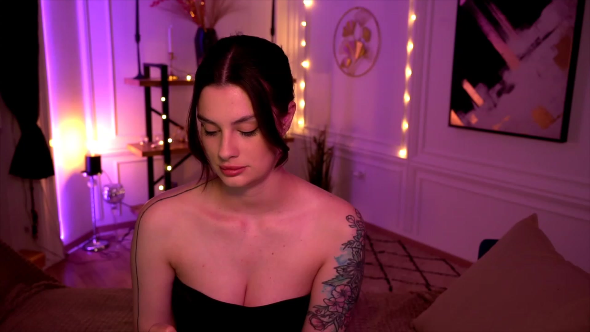 Gallery image thumbnail from lucynutty's myfreecams stream on, 05/30/2023, 15:25 image 11 of 20