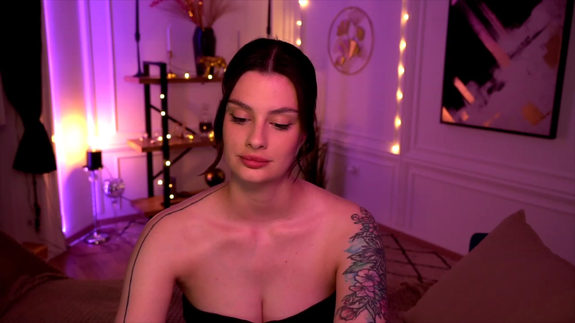Gallery image thumbnail from lucynutty's myfreecams stream on, 05/30/2023, 15:25 image 19 of 20