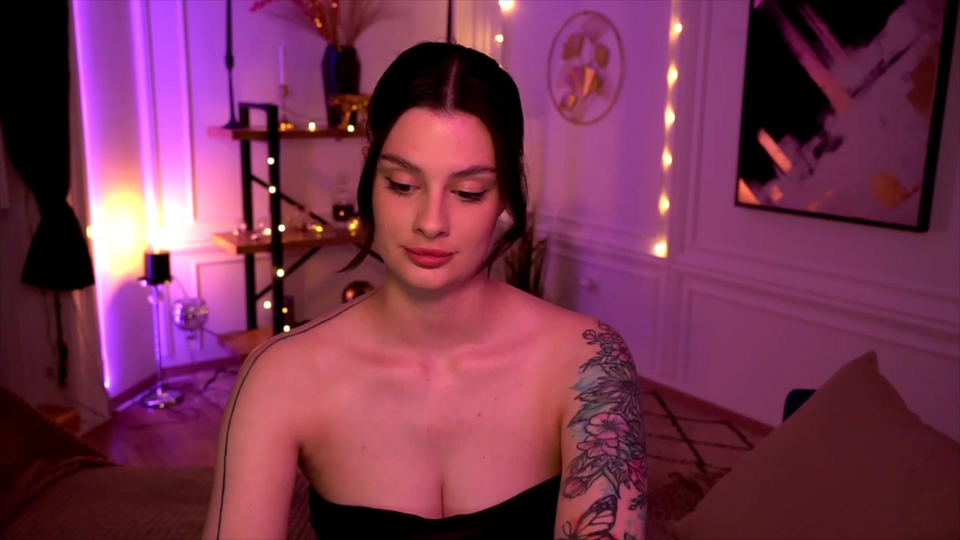 Gallery image thumbnail from lucynutty's myfreecams stream on, 05/30/2023, 15:25 image 16 of 20