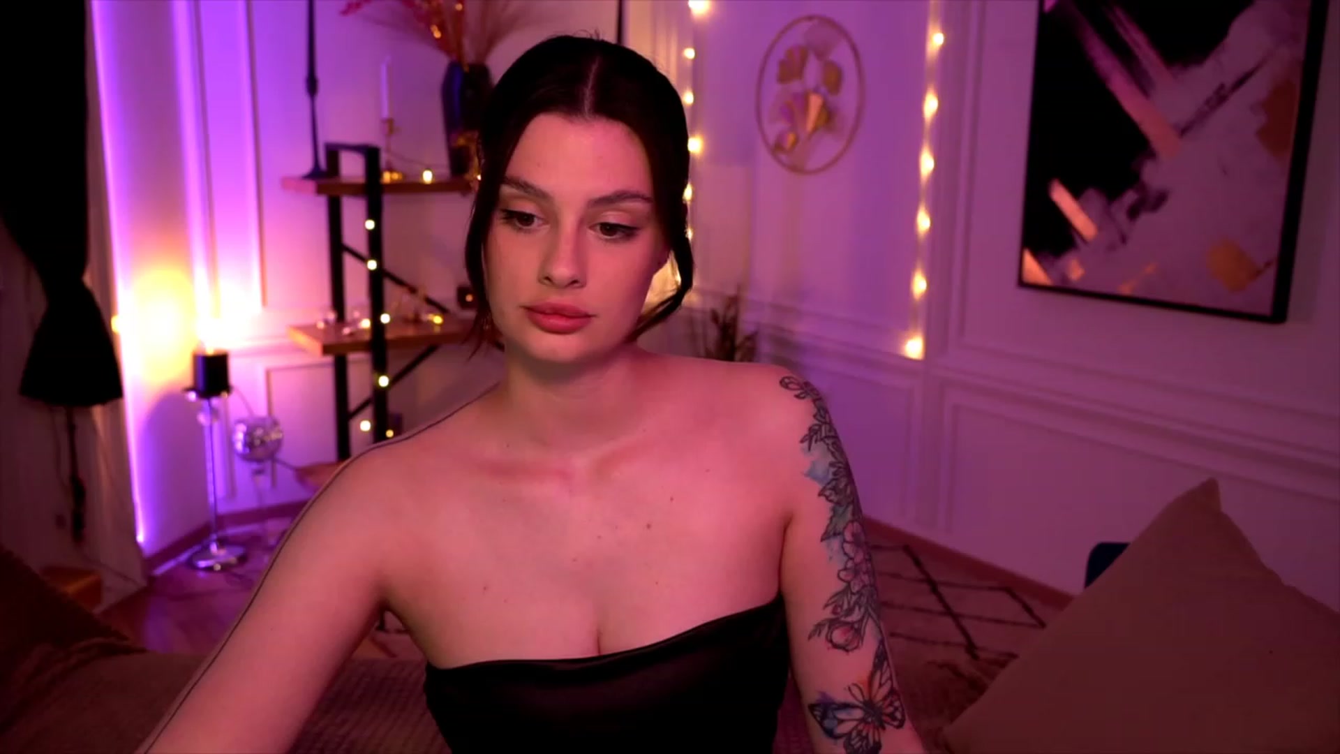 Gallery image thumbnail from lucynutty's myfreecams stream on, 05/30/2023, 15:25 image 5 of 20