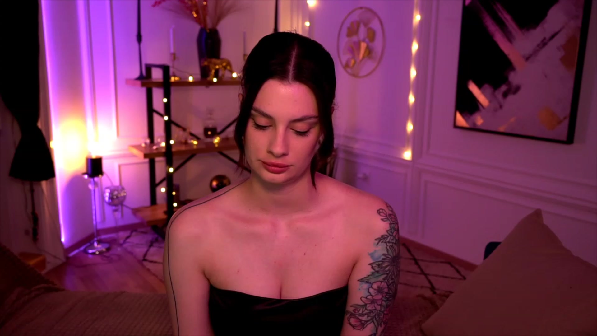 Gallery image thumbnail from lucynutty's myfreecams stream on, 05/30/2023, 15:25 image 2 of 20