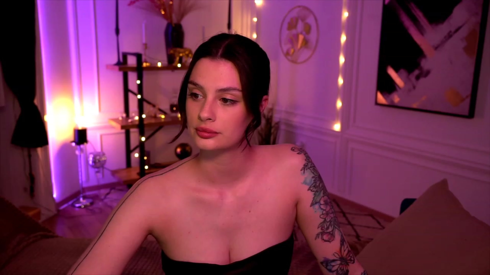 Gallery image thumbnail from lucynutty's myfreecams stream on, 05/30/2023, 15:25 image 18 of 20